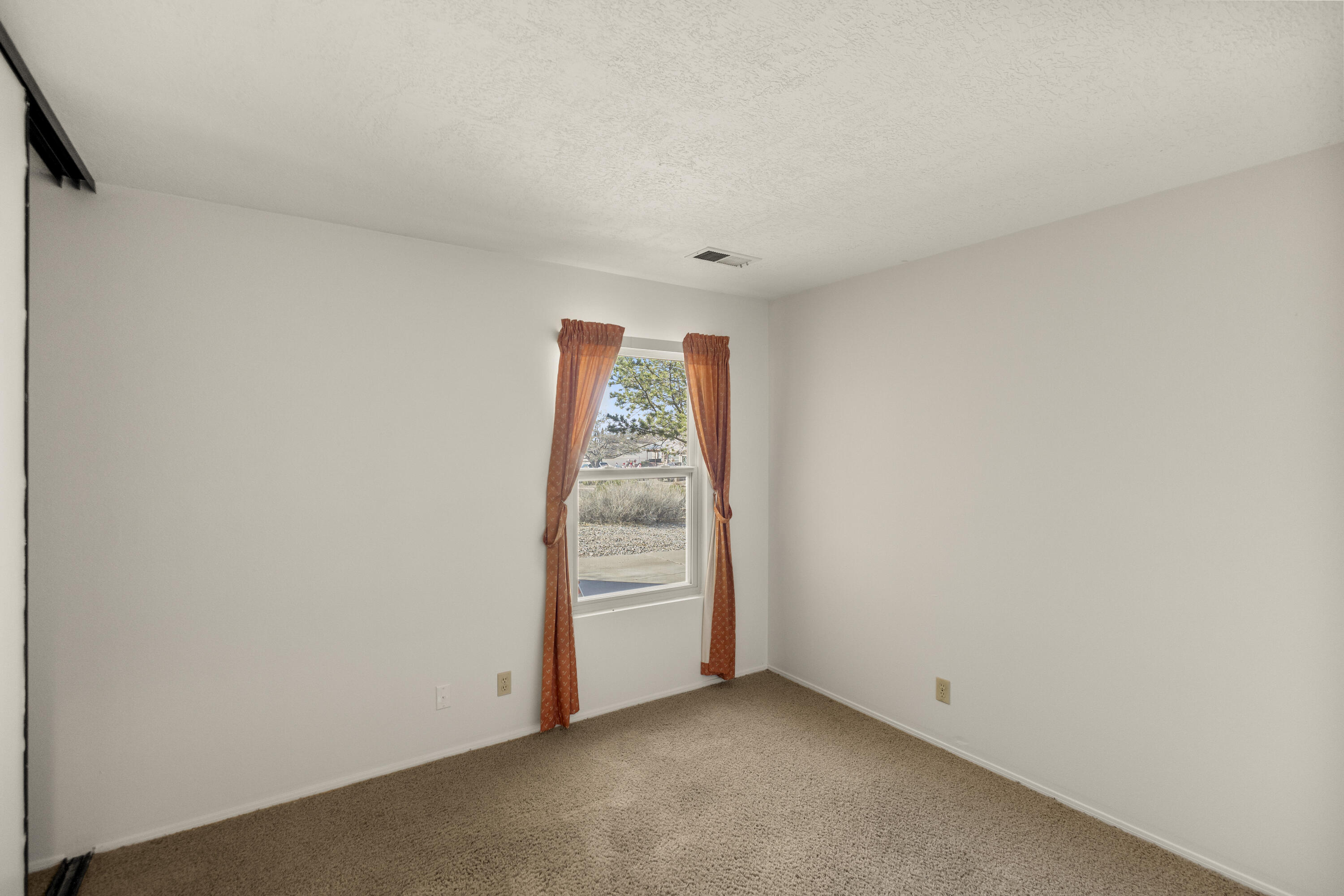 438 FELDSPAR Drive NE