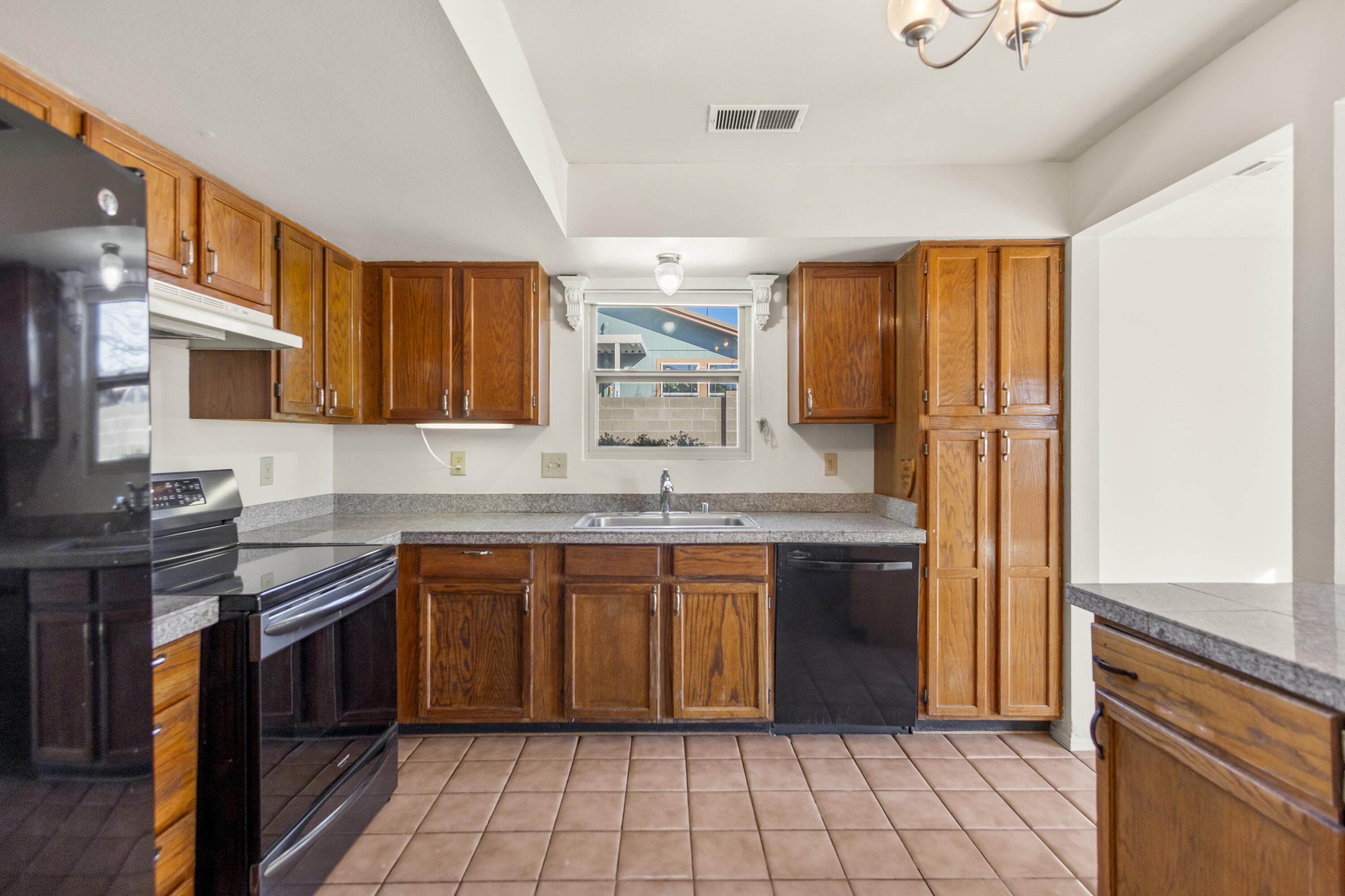 438 FELDSPAR Drive NE