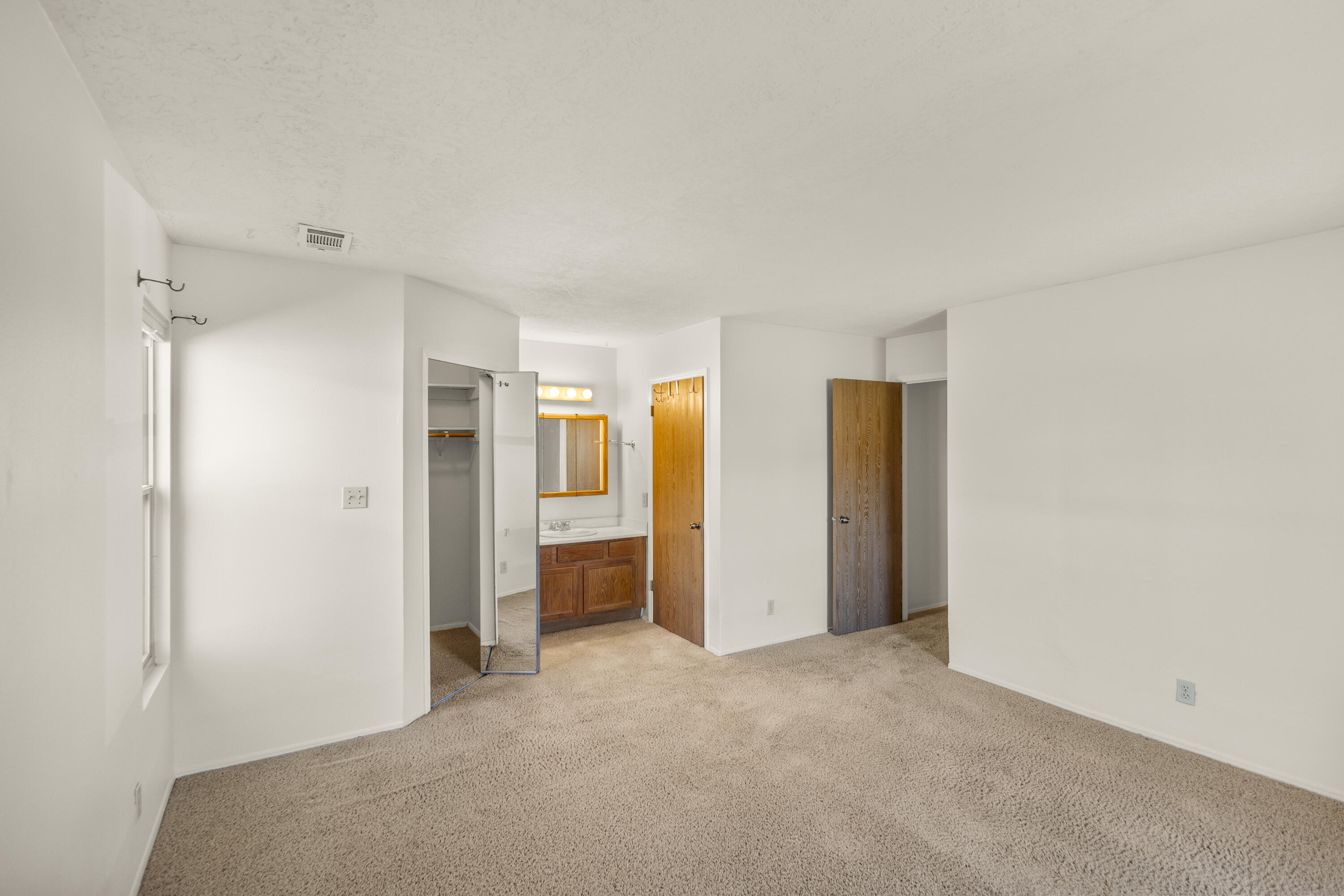 438 FELDSPAR Drive NE