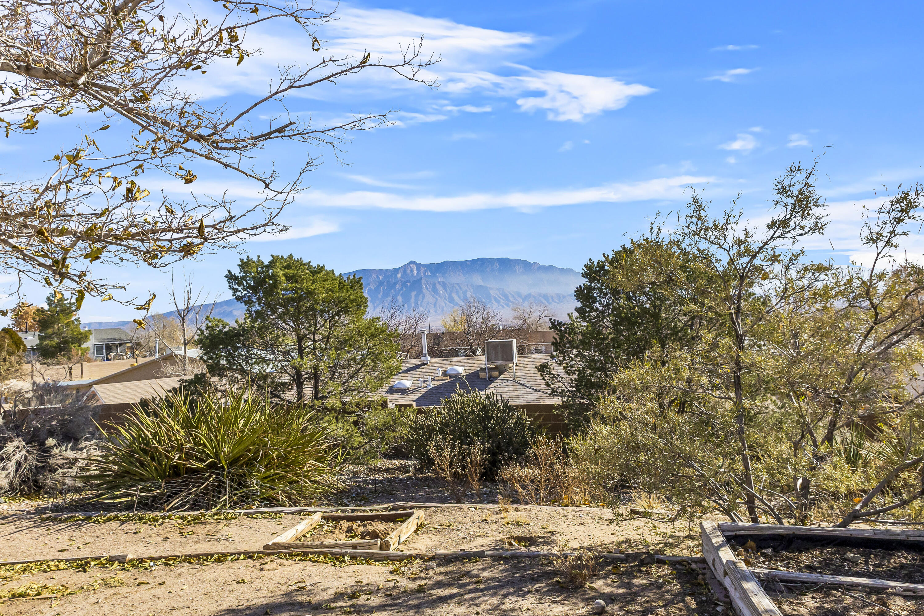 438 FELDSPAR Drive NE