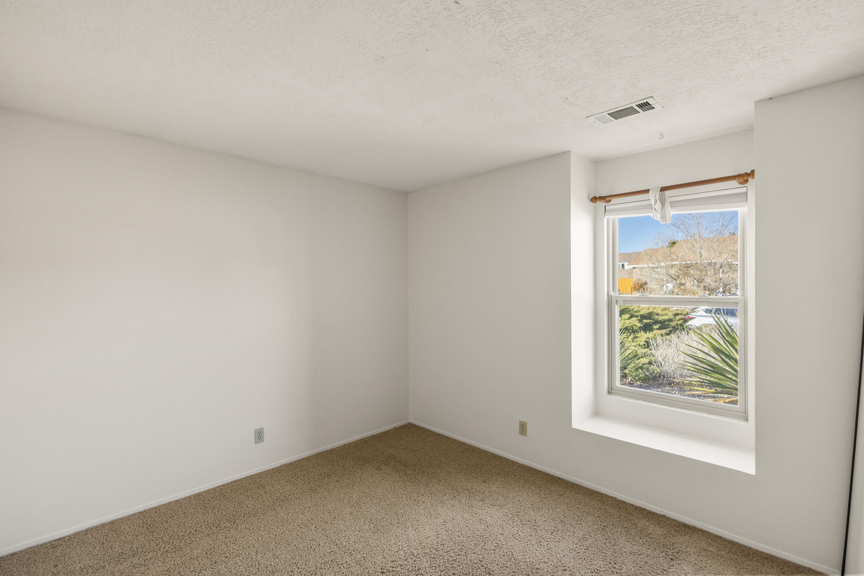 438 FELDSPAR Drive NE