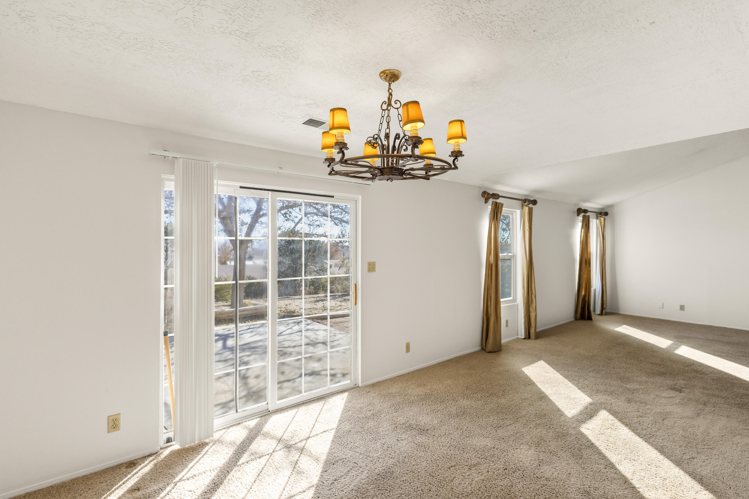 438 FELDSPAR Drive NE