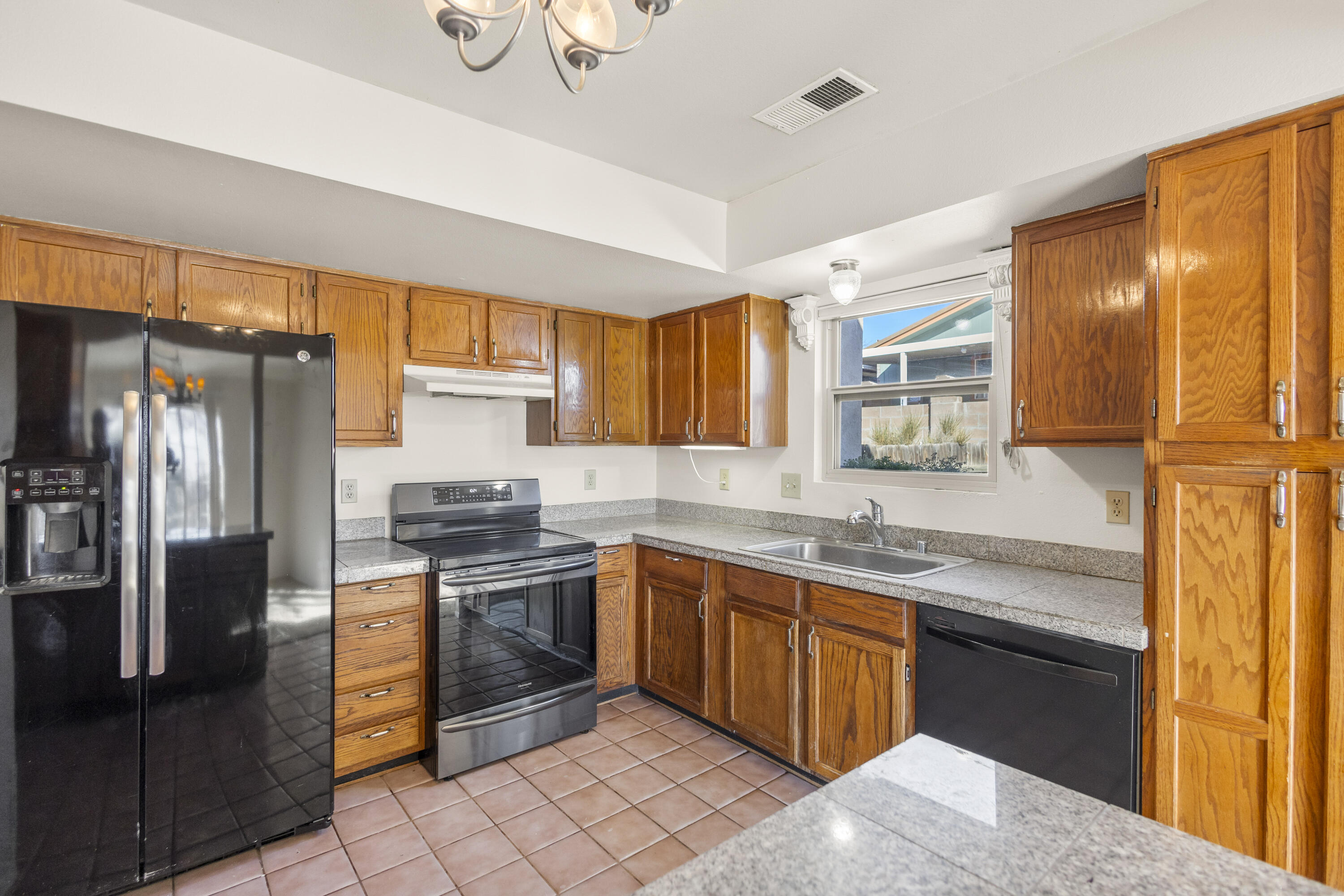 438 FELDSPAR Drive NE