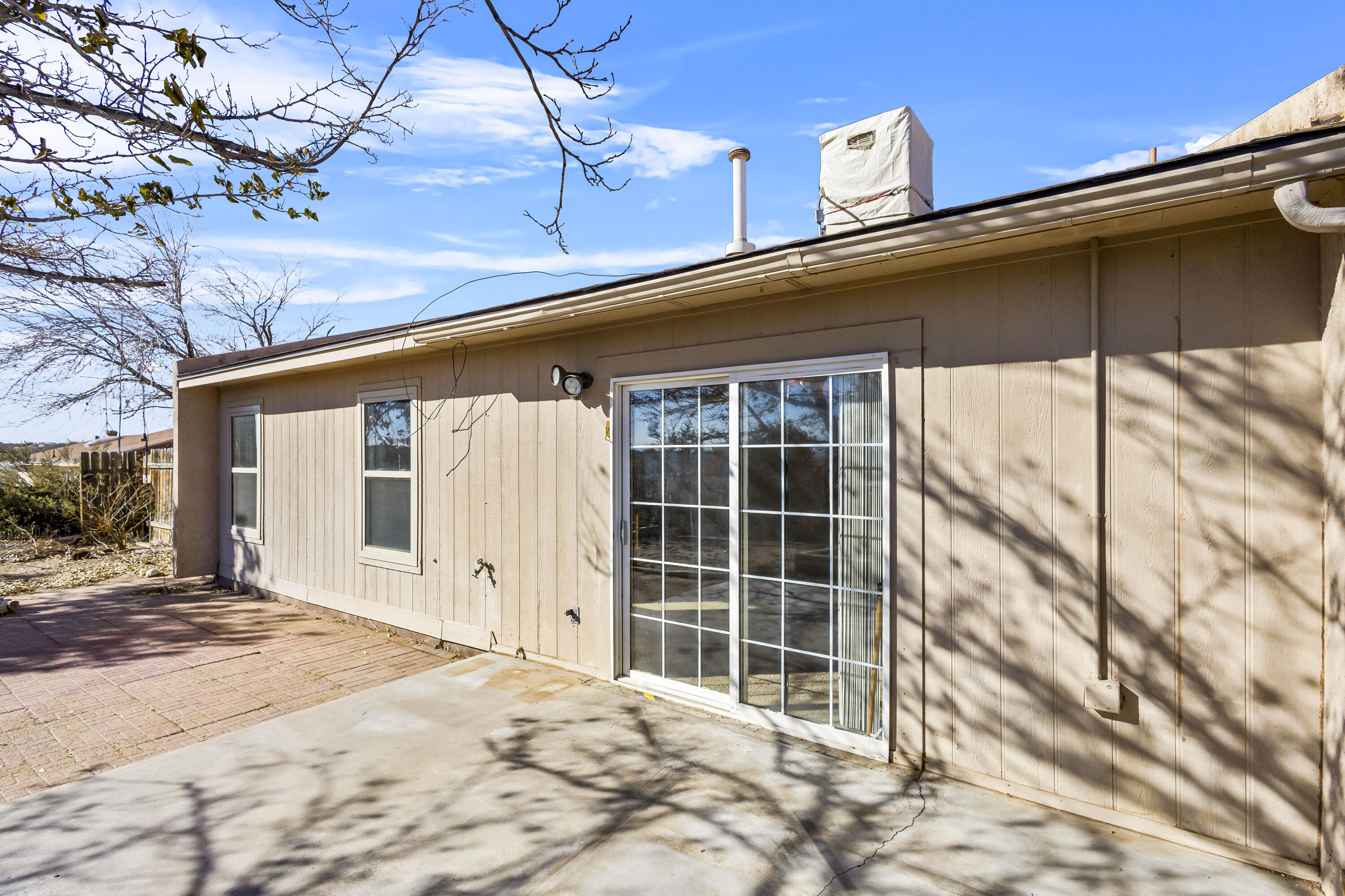 438 FELDSPAR Drive NE