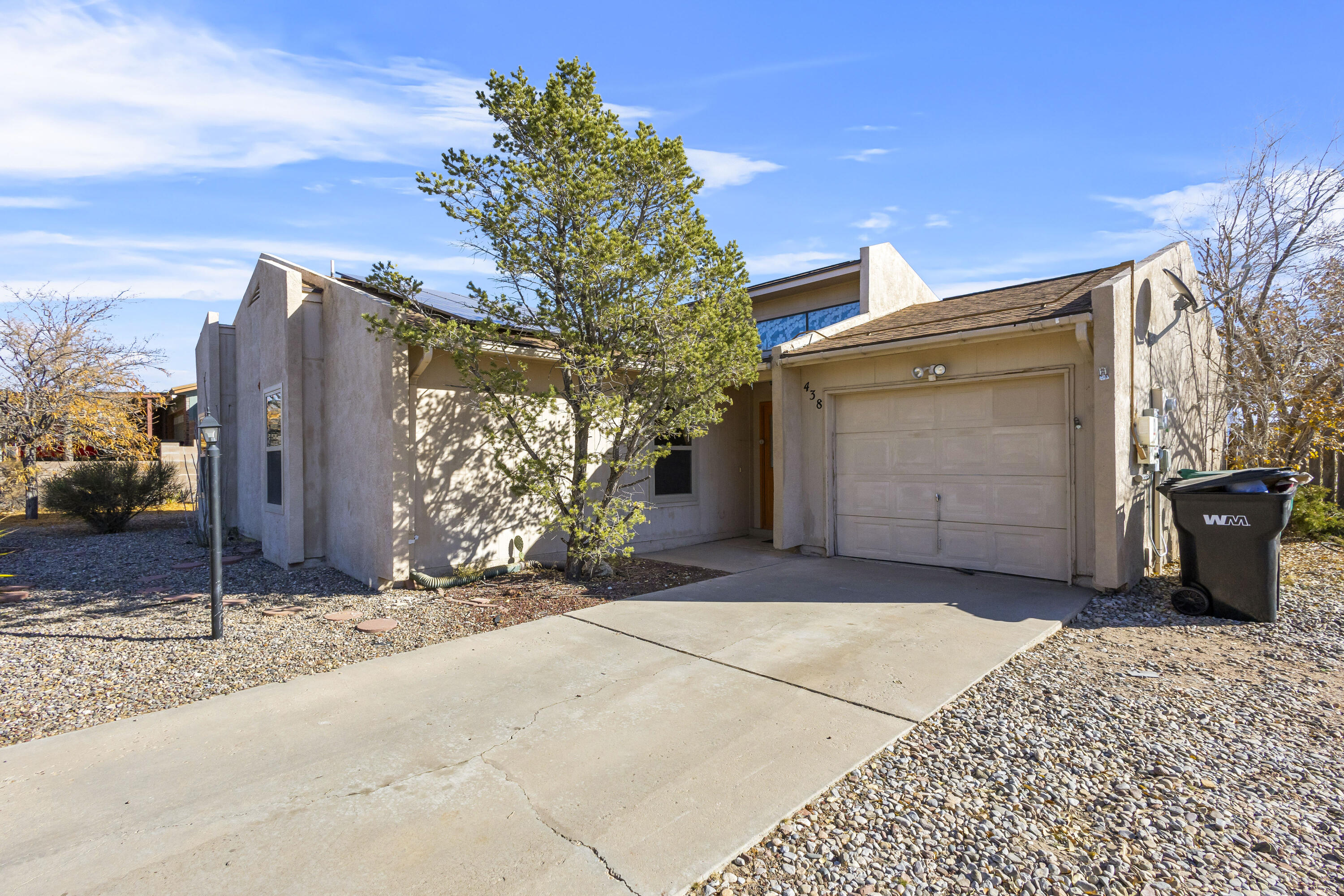 438 FELDSPAR Drive NE