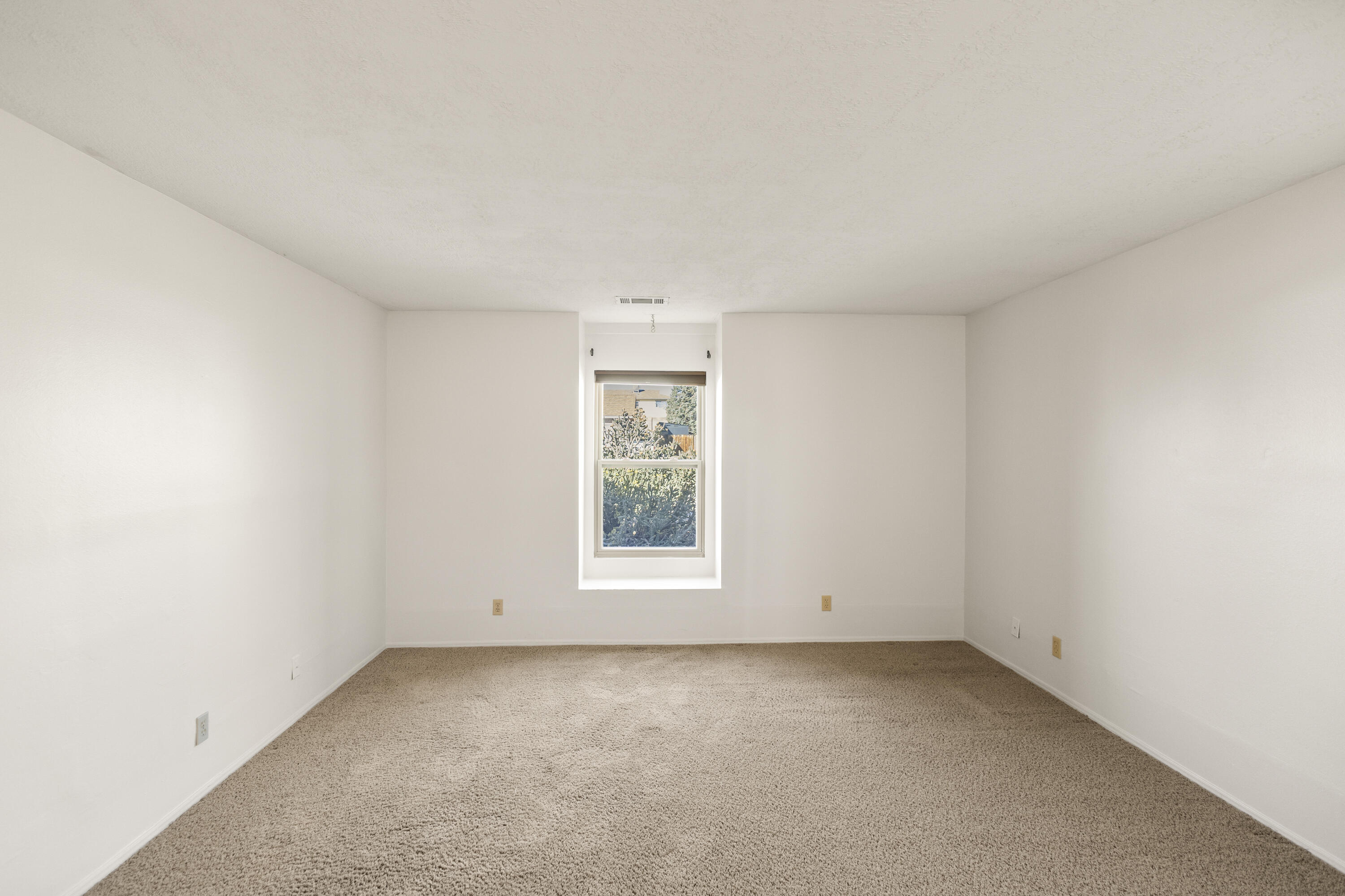 438 FELDSPAR Drive NE
