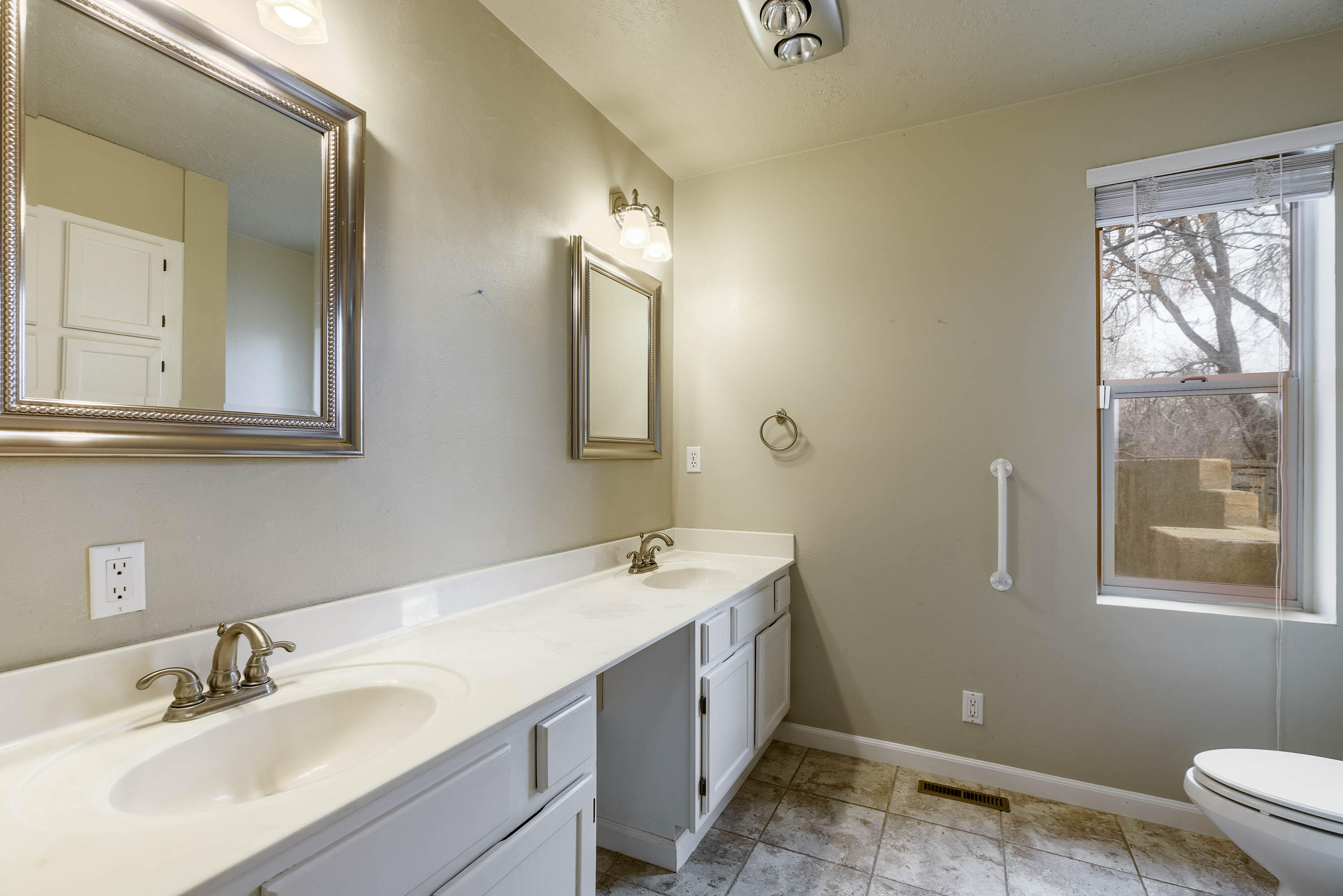 1127 CAMINO HERMOSA