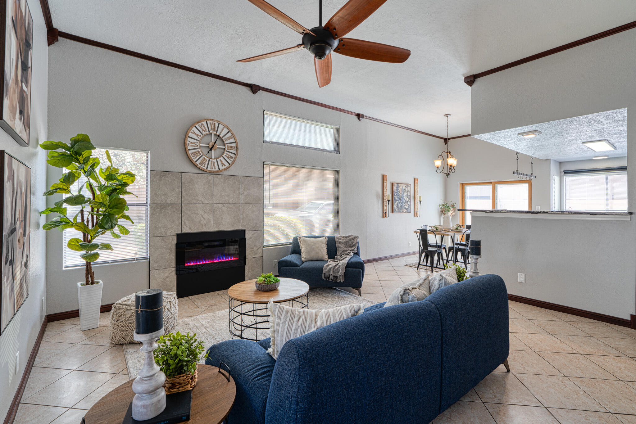 10279 LAS CASITAS Court NE