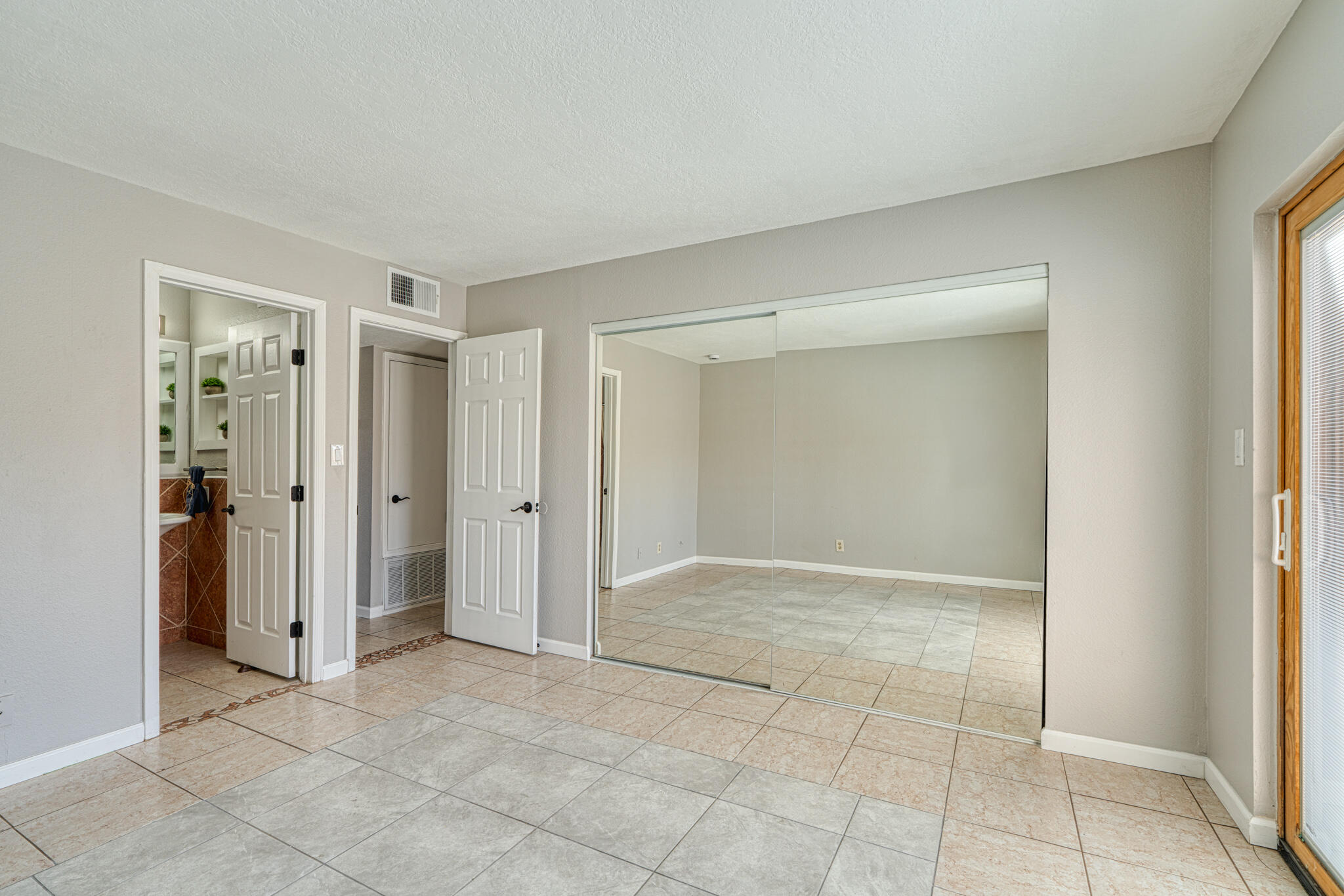 10279 LAS CASITAS Court NE