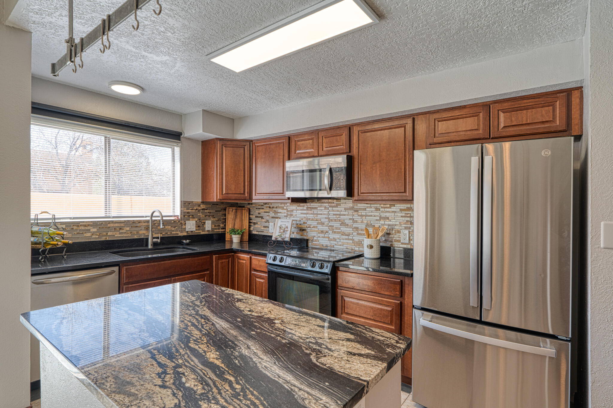 10279 LAS CASITAS Court NE