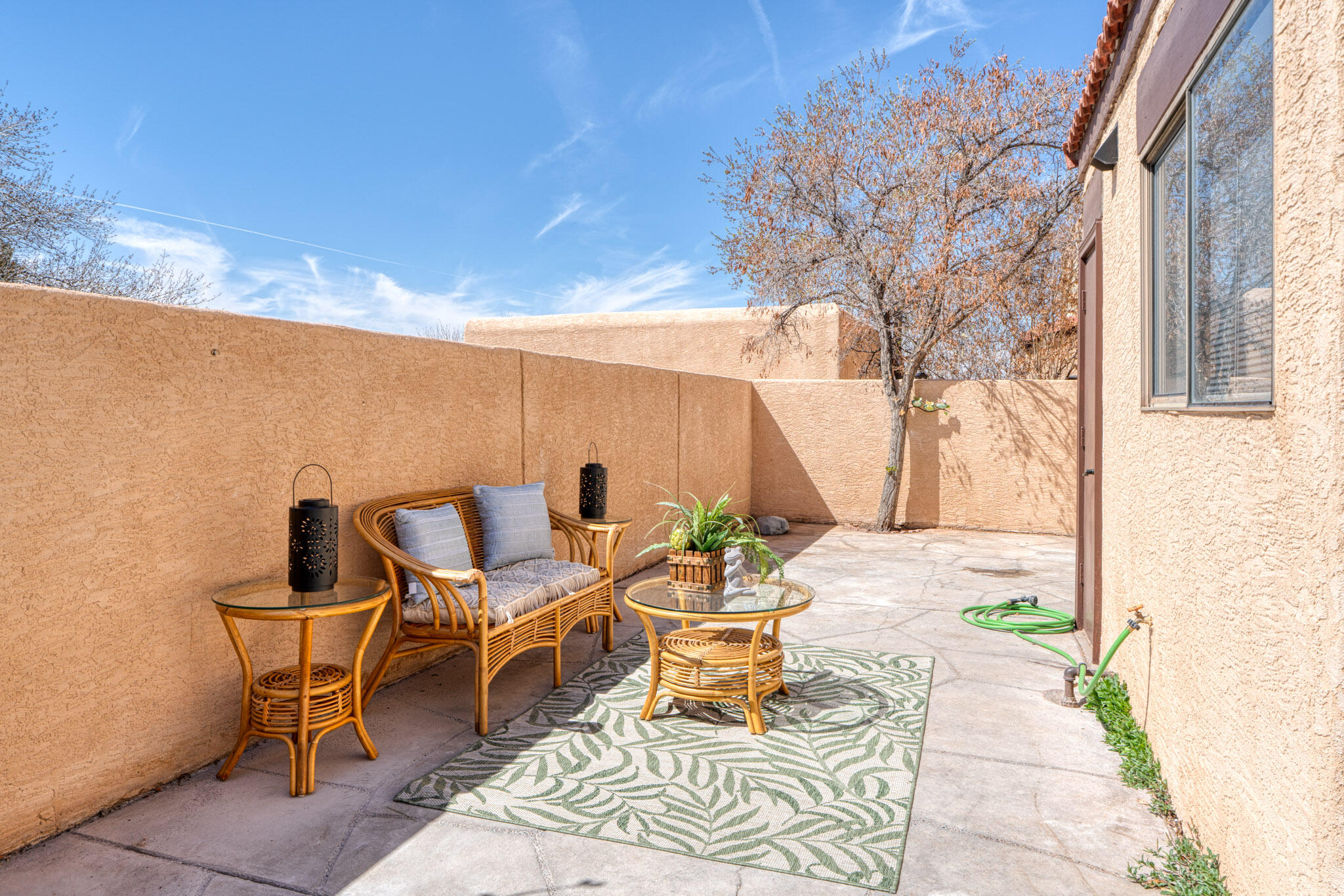 10279 LAS CASITAS Court NE