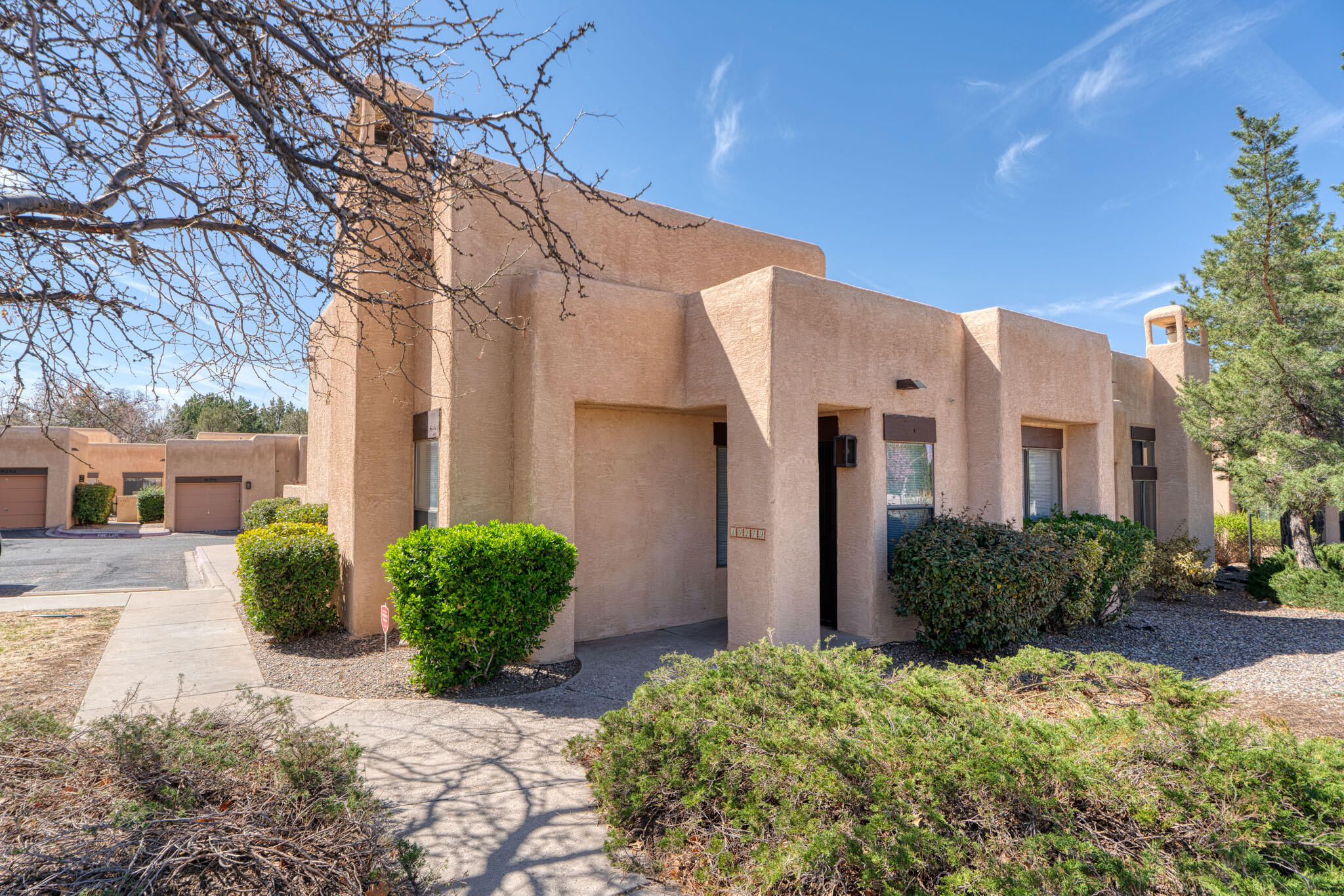 10279 LAS CASITAS Court NE