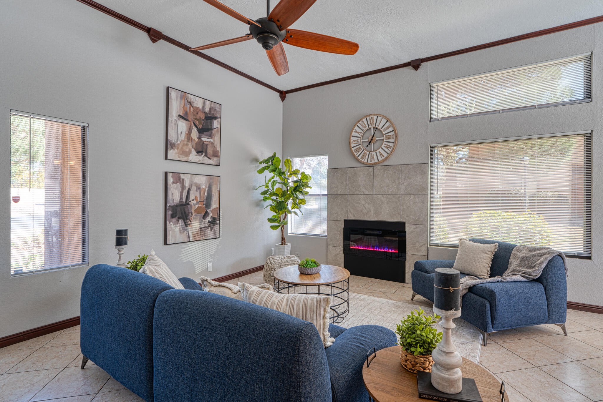 10279 LAS CASITAS Court NE