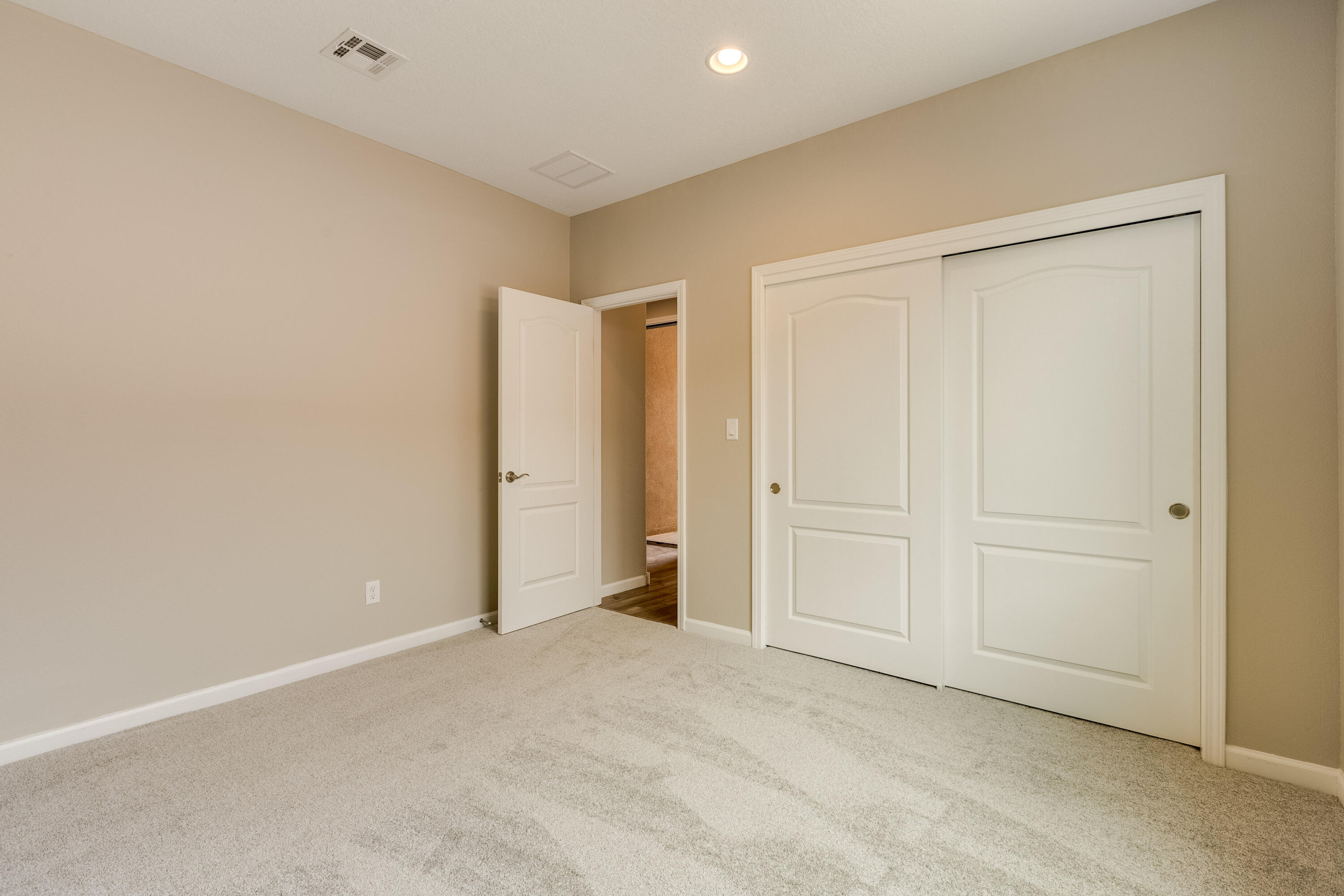 6794 Sydney Drive NE