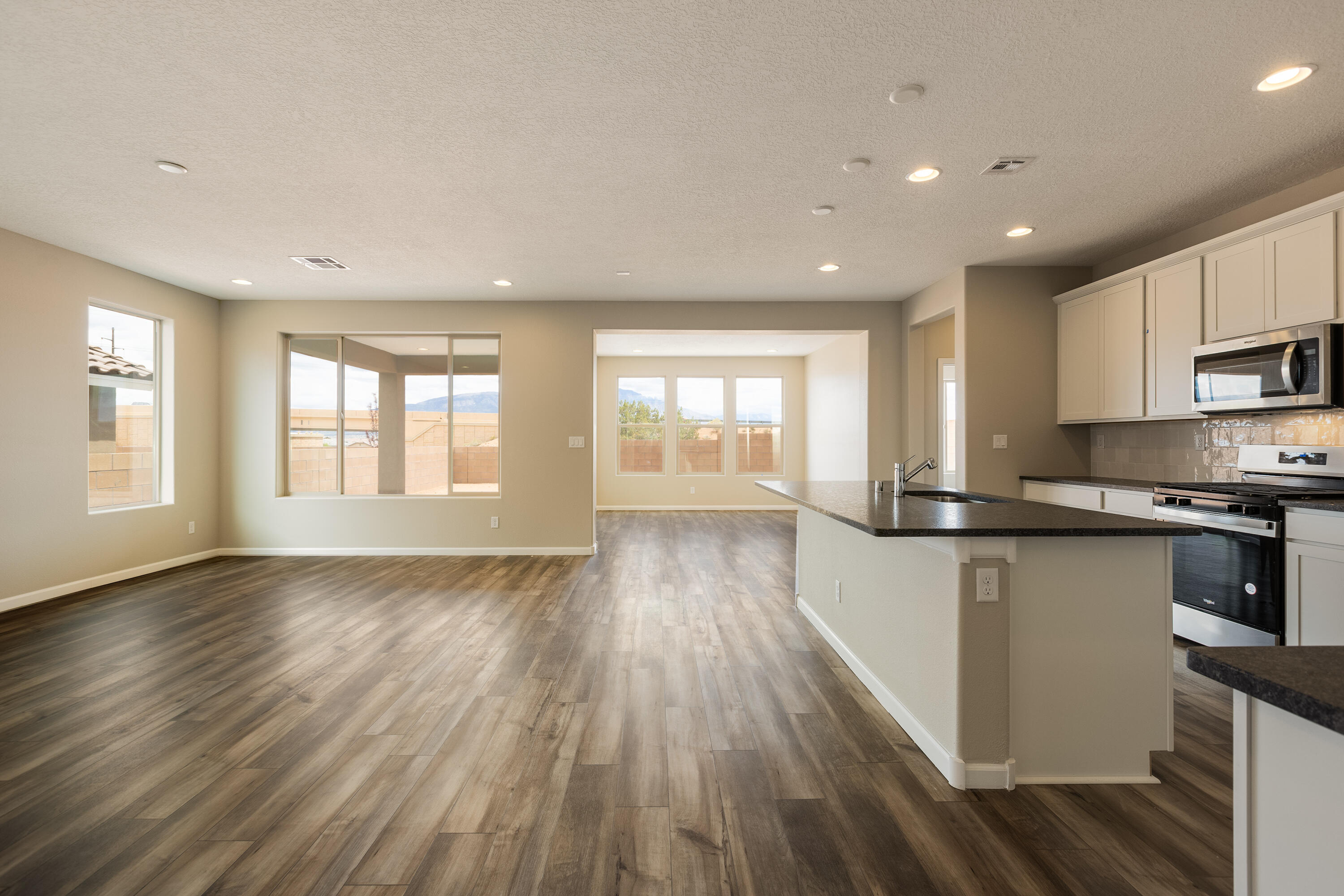 6794 Sydney Drive NE