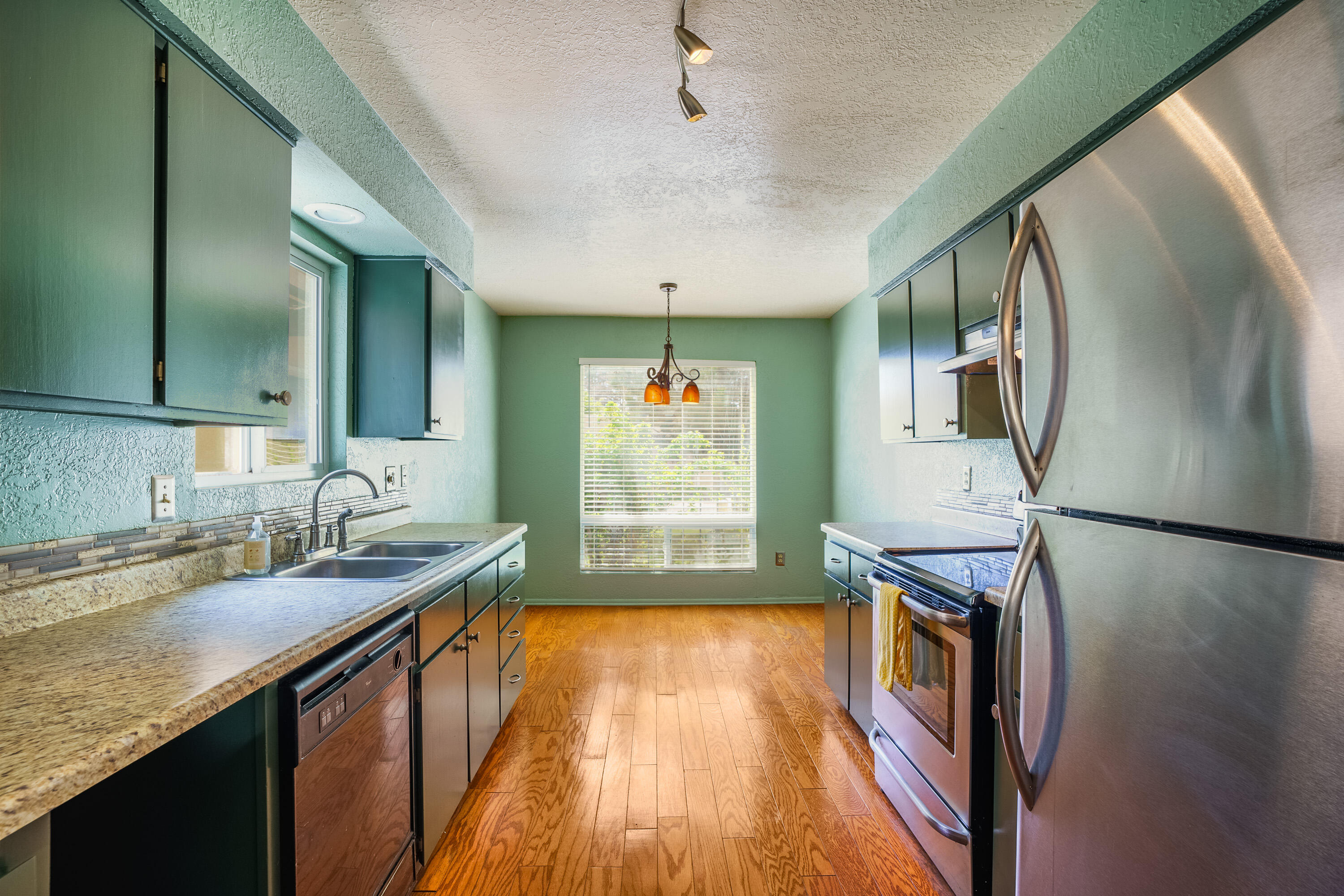 4725 SAN PEDRO Drive NE 28