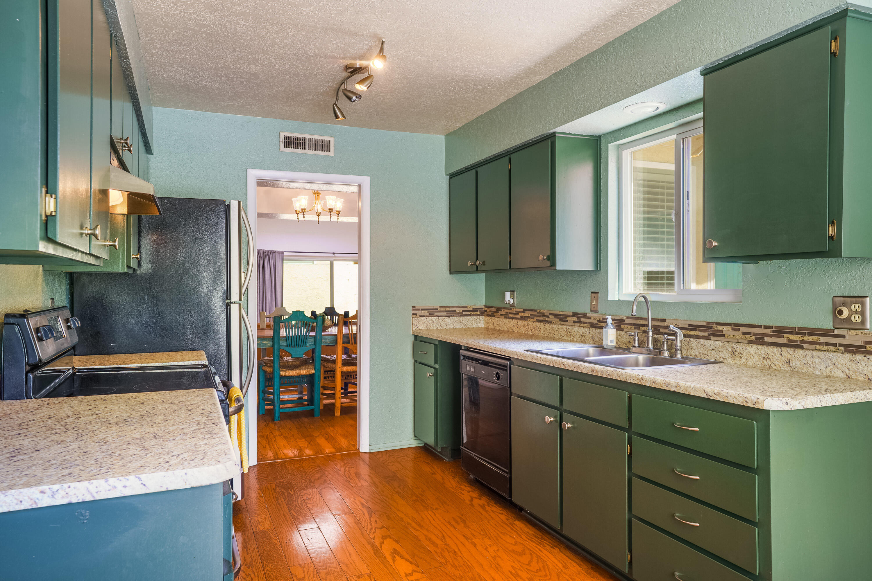 4725 SAN PEDRO Drive NE 28