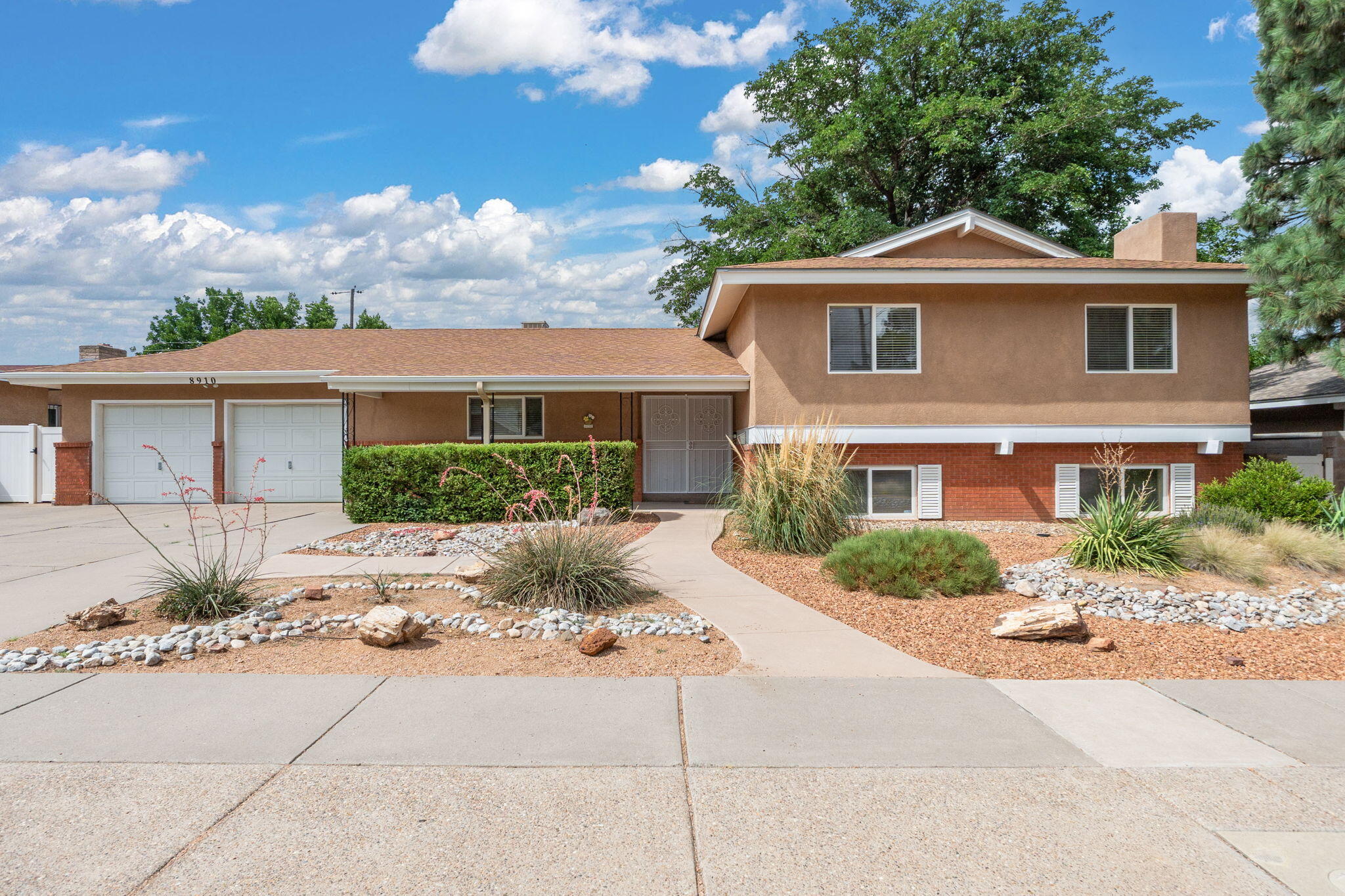 8910 PRINCESS JEANNE Avenue NE
