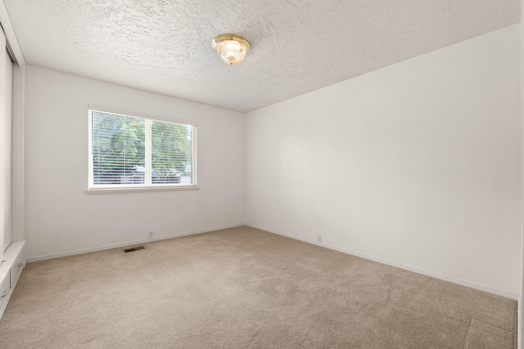 8910 PRINCESS JEANNE Avenue NE