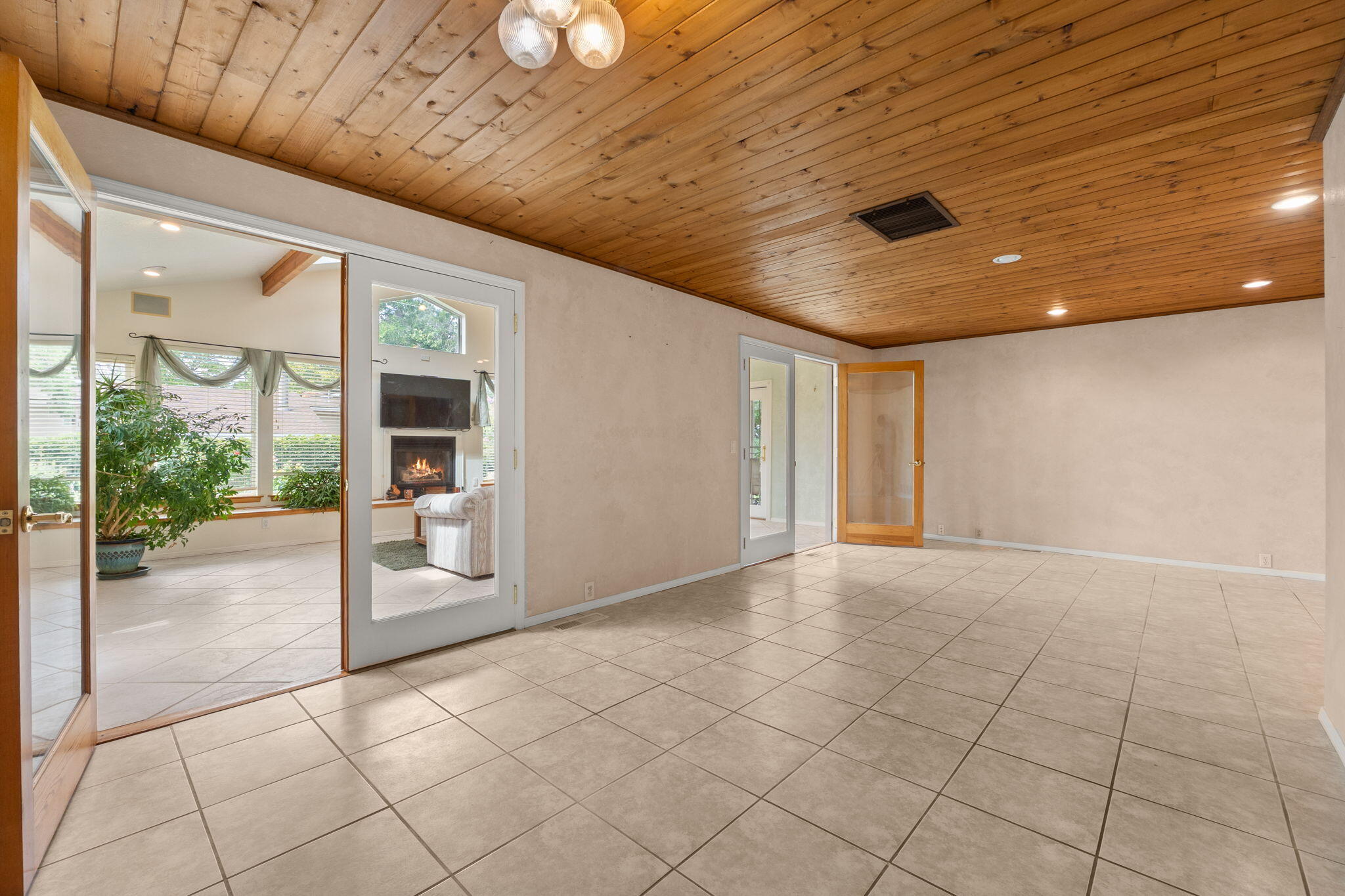 8910 PRINCESS JEANNE Avenue NE