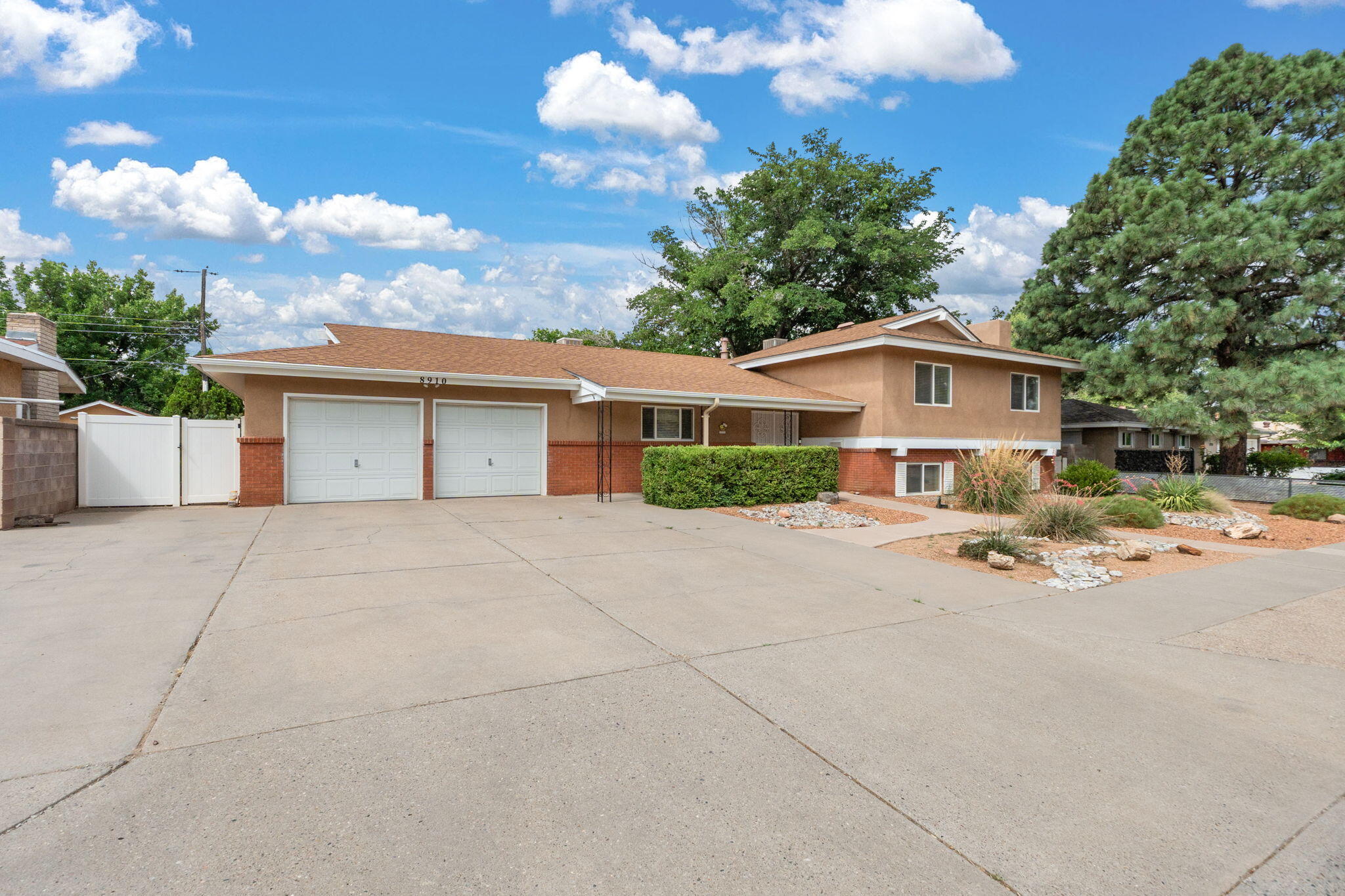 8910 PRINCESS JEANNE Avenue NE