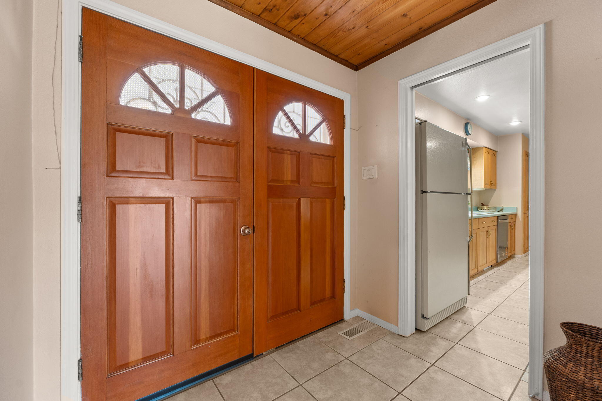8910 PRINCESS JEANNE Avenue NE