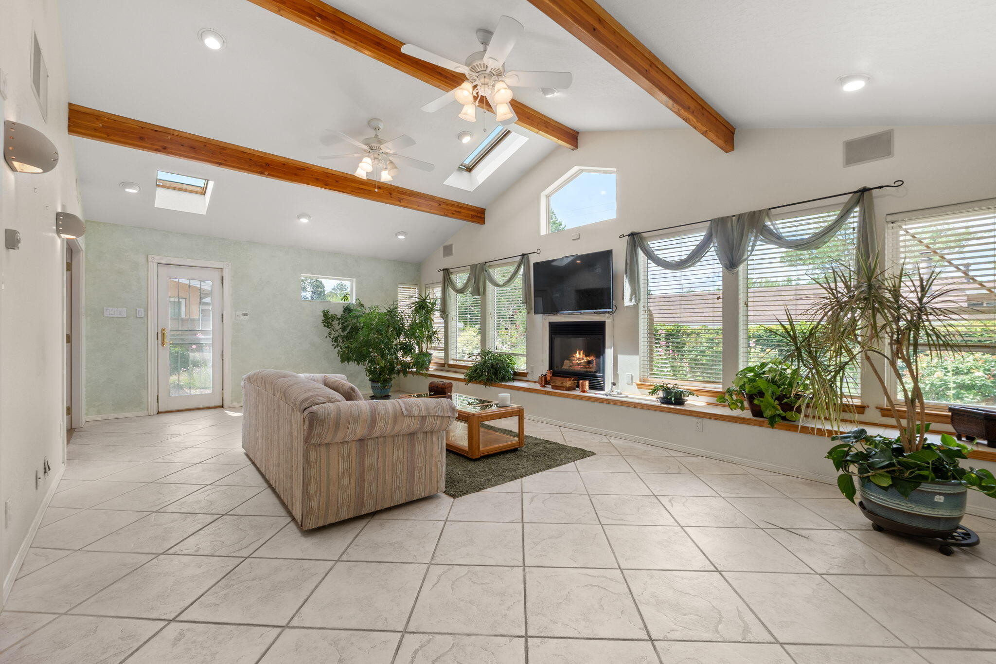 8910 PRINCESS JEANNE Avenue NE