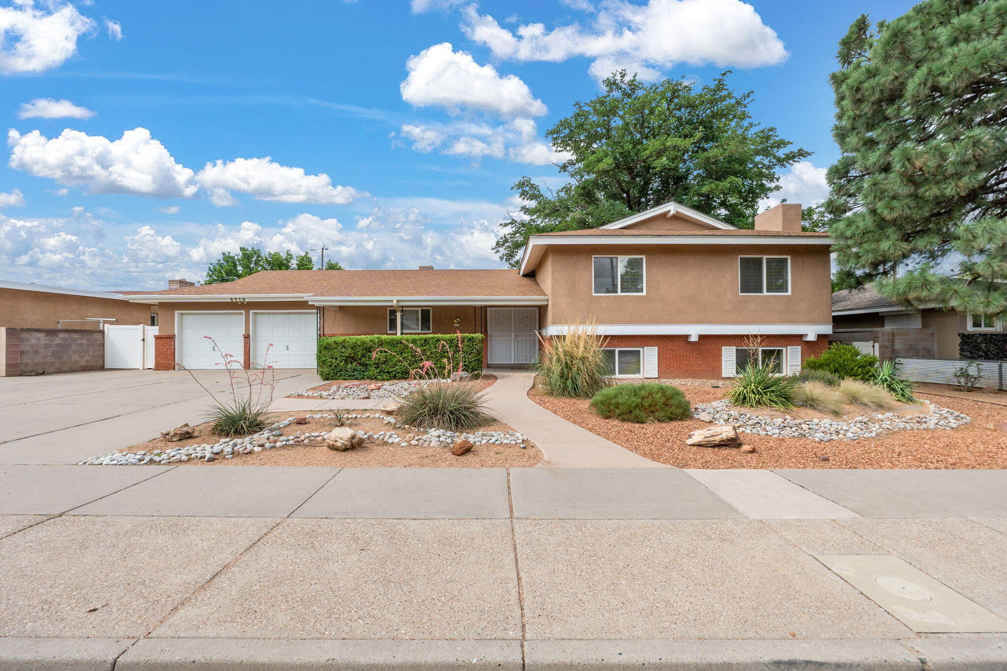 8910 PRINCESS JEANNE Avenue NE