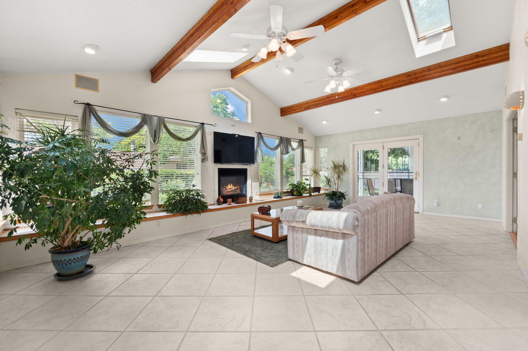 8910 PRINCESS JEANNE Avenue NE