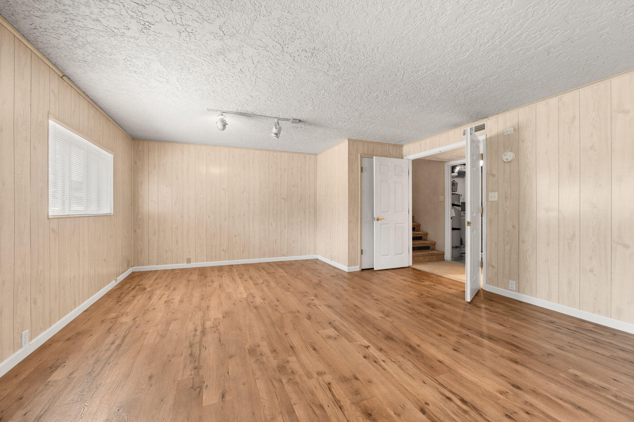 8910 PRINCESS JEANNE Avenue NE
