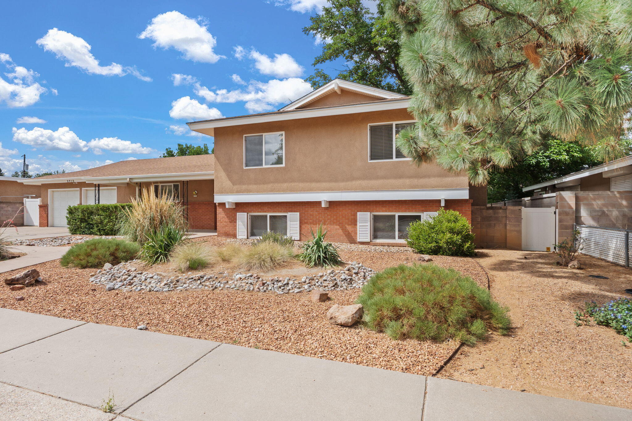 8910 PRINCESS JEANNE Avenue NE