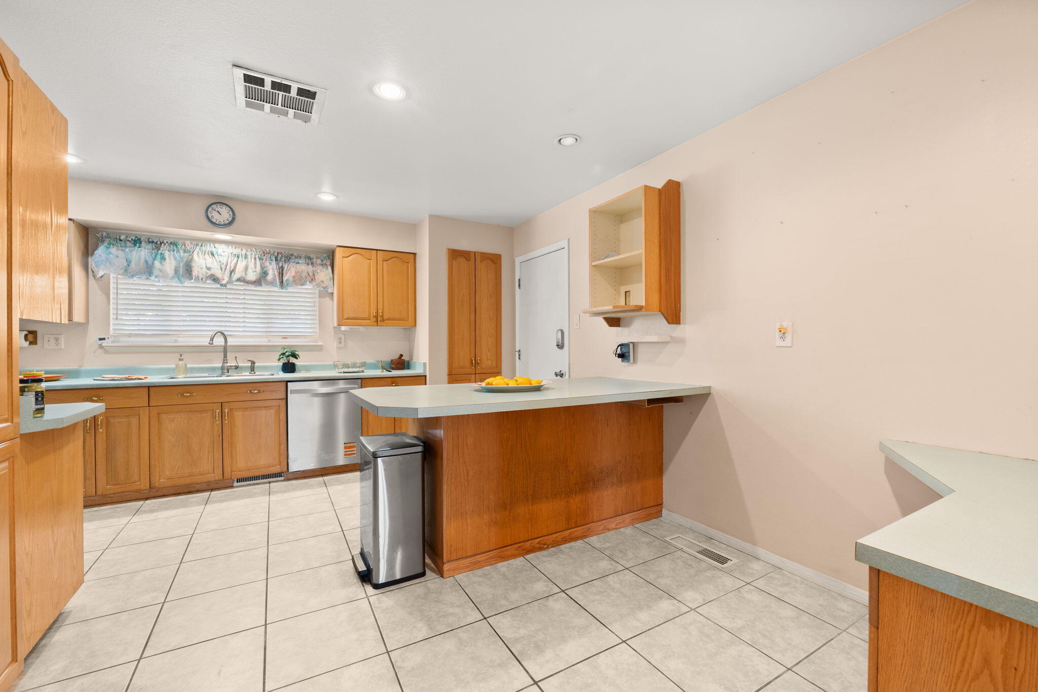 8910 PRINCESS JEANNE Avenue NE