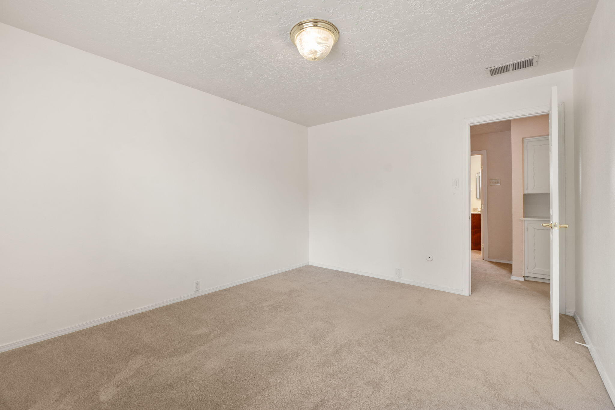 8910 PRINCESS JEANNE Avenue NE