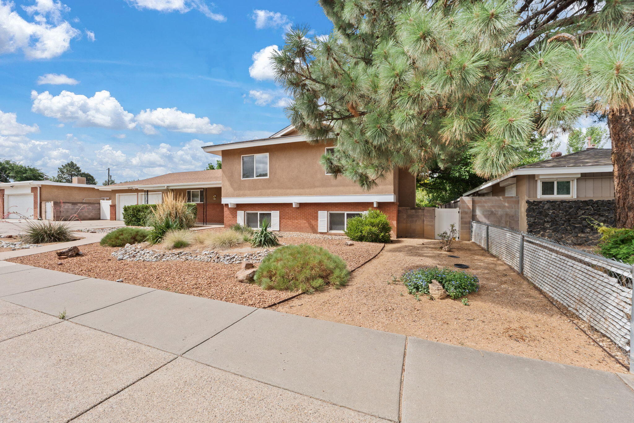 8910 PRINCESS JEANNE Avenue NE