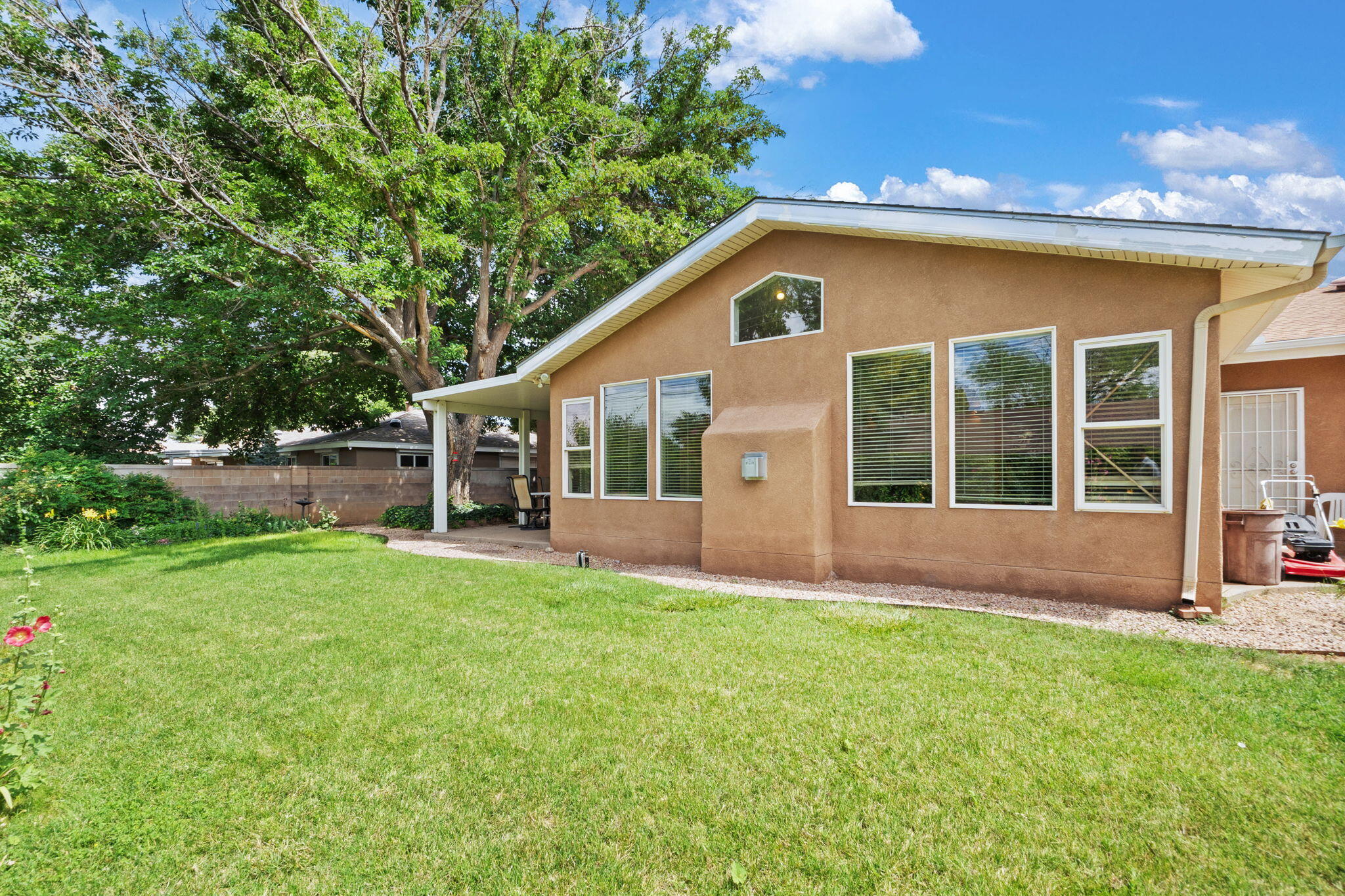 8910 PRINCESS JEANNE Avenue NE