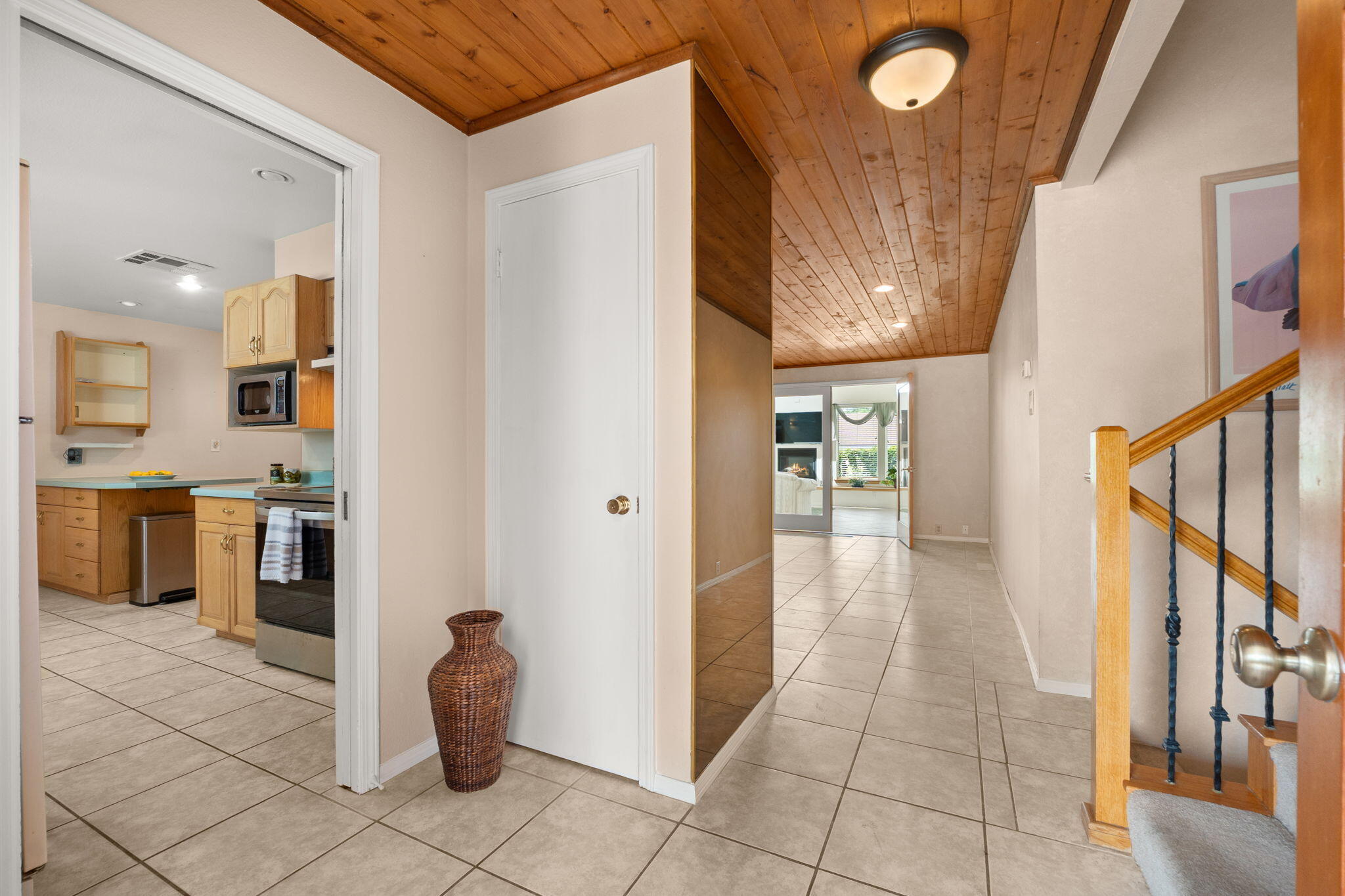 8910 PRINCESS JEANNE Avenue NE