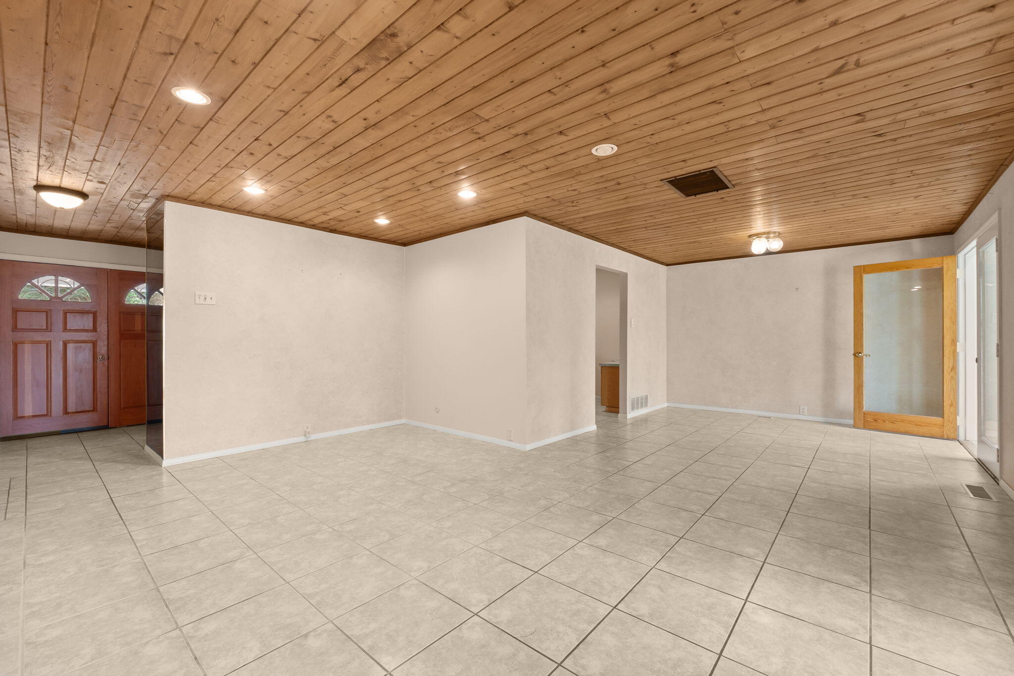 8910 PRINCESS JEANNE Avenue NE
