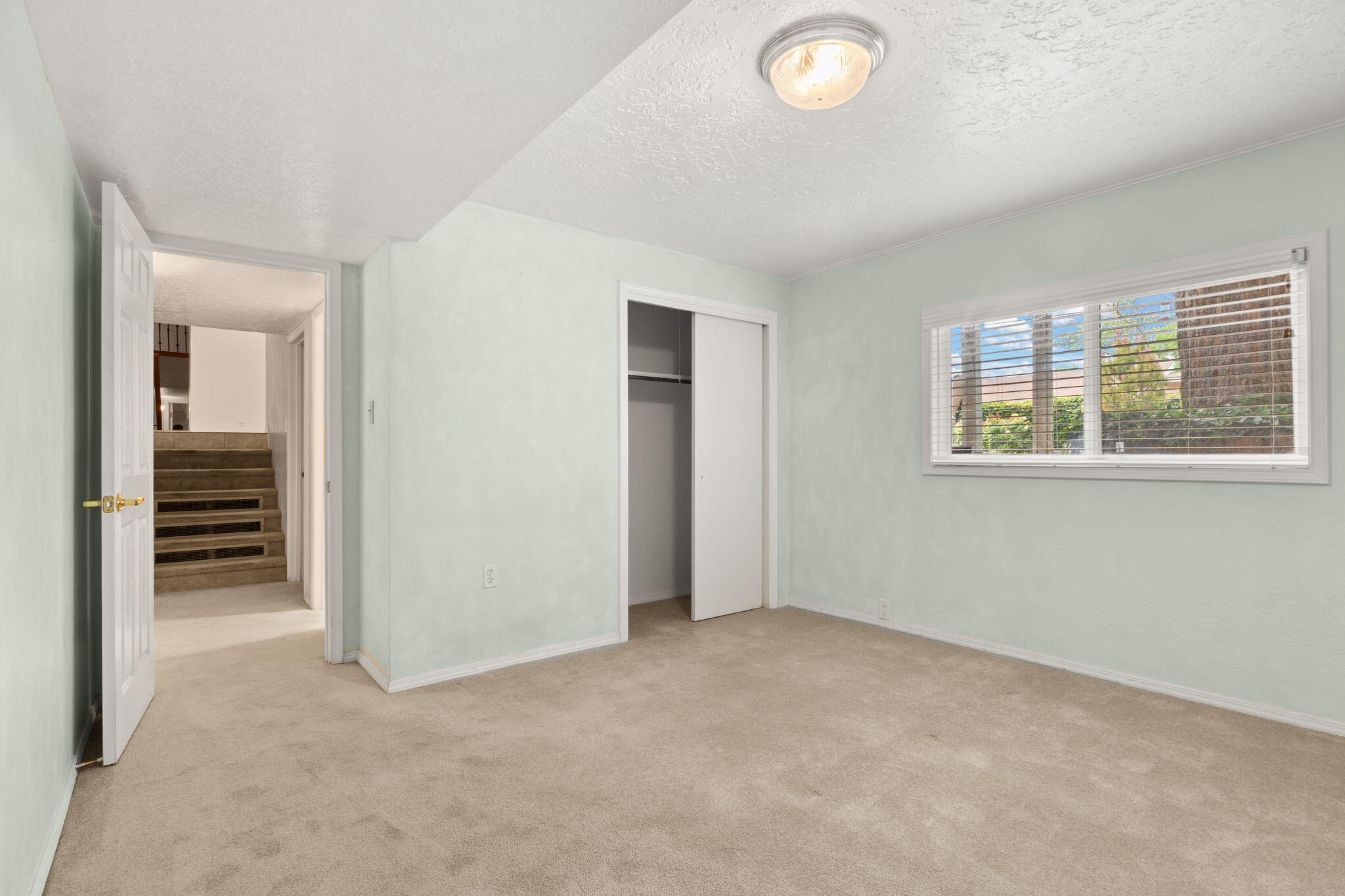 8910 PRINCESS JEANNE Avenue NE