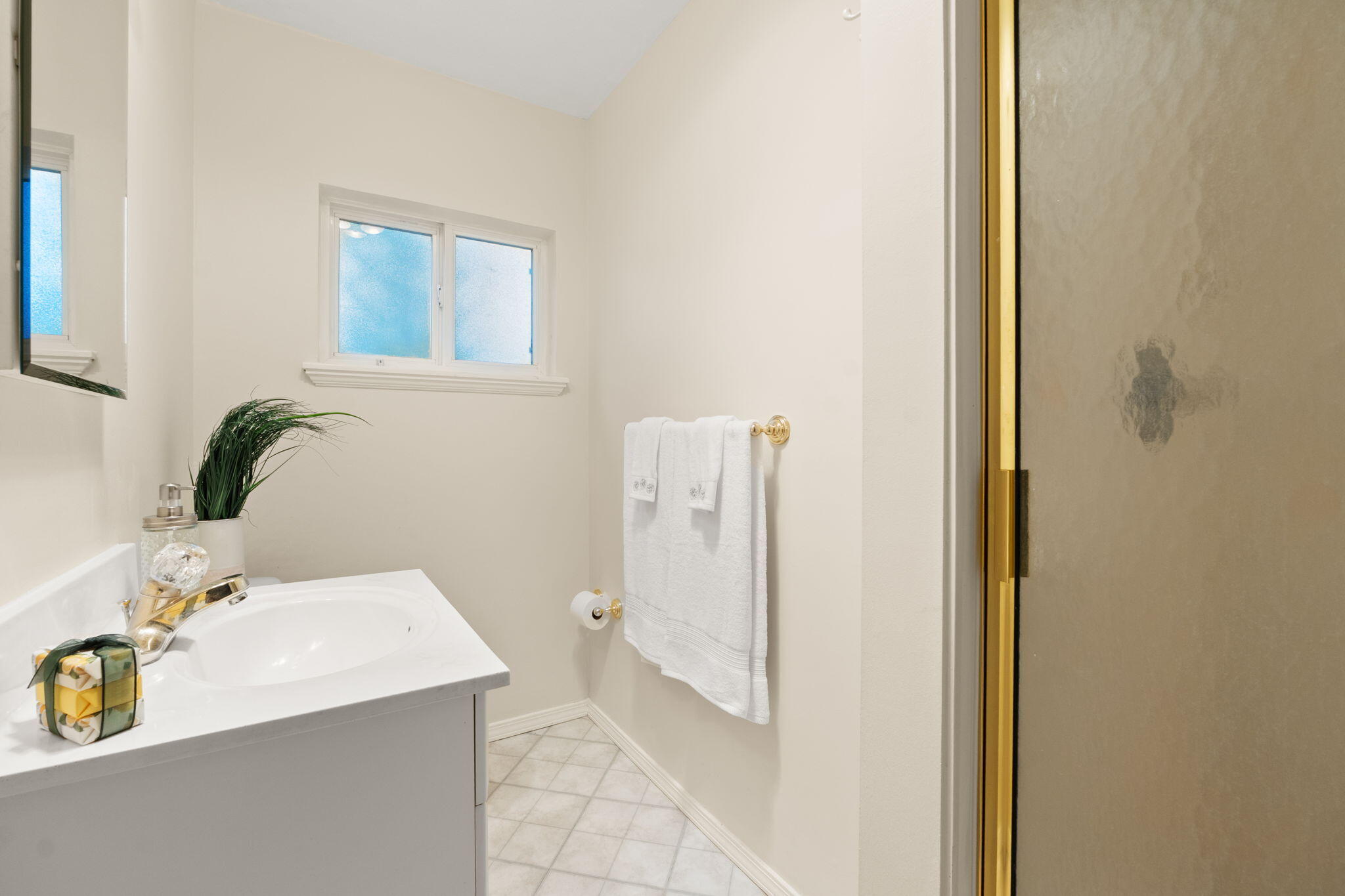 8910 PRINCESS JEANNE Avenue NE