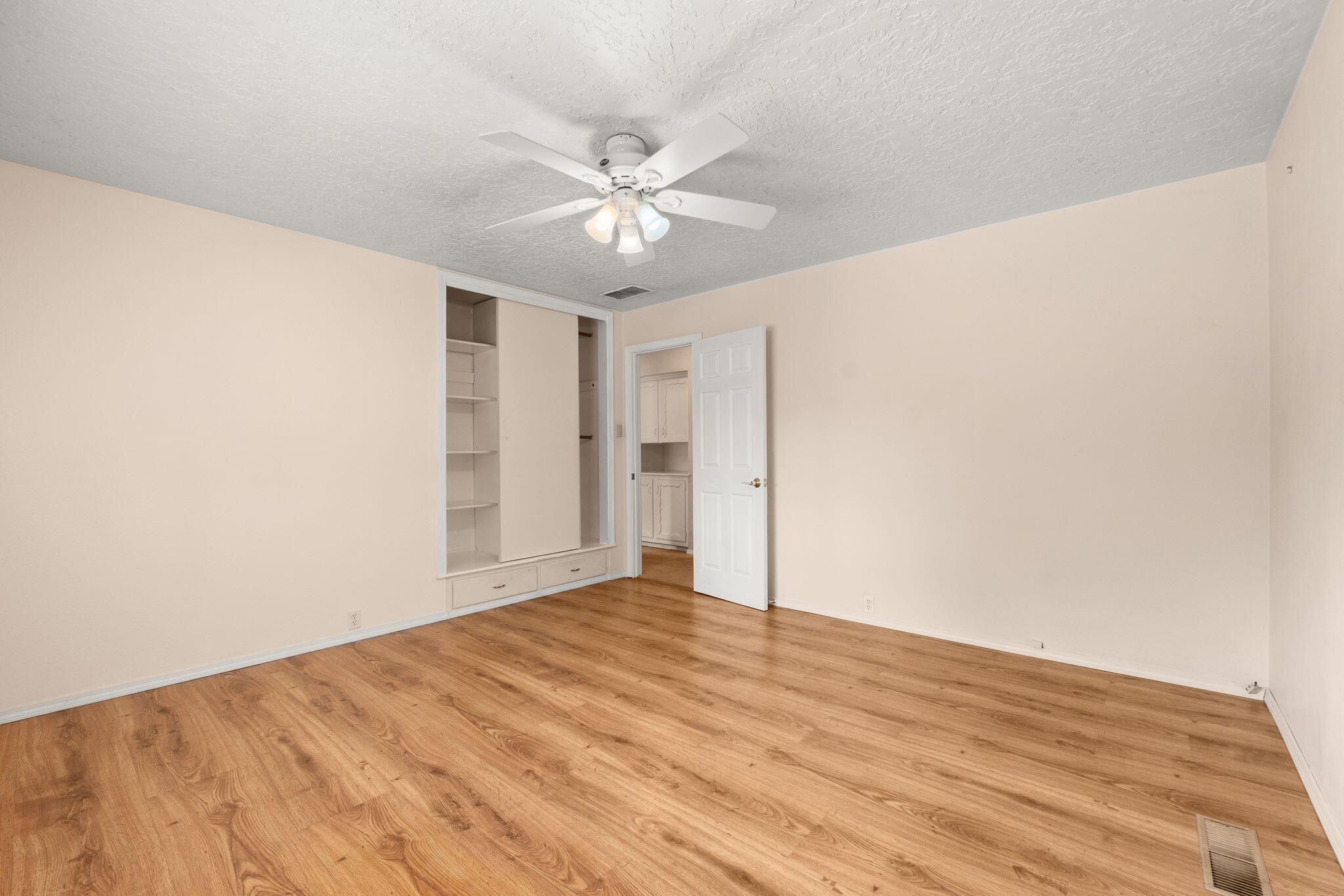 8910 PRINCESS JEANNE Avenue NE