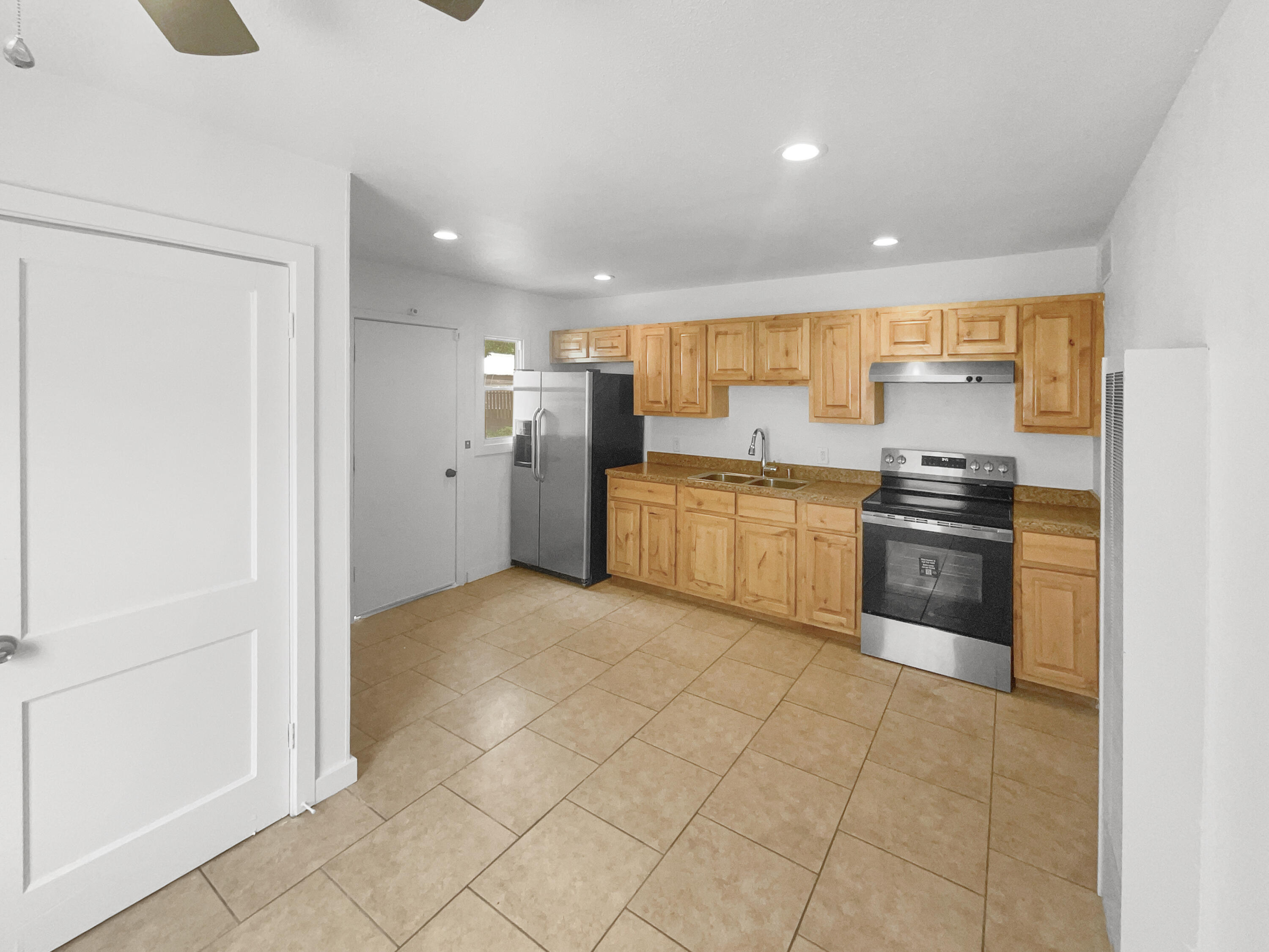 930 MADEIRA Drive SE