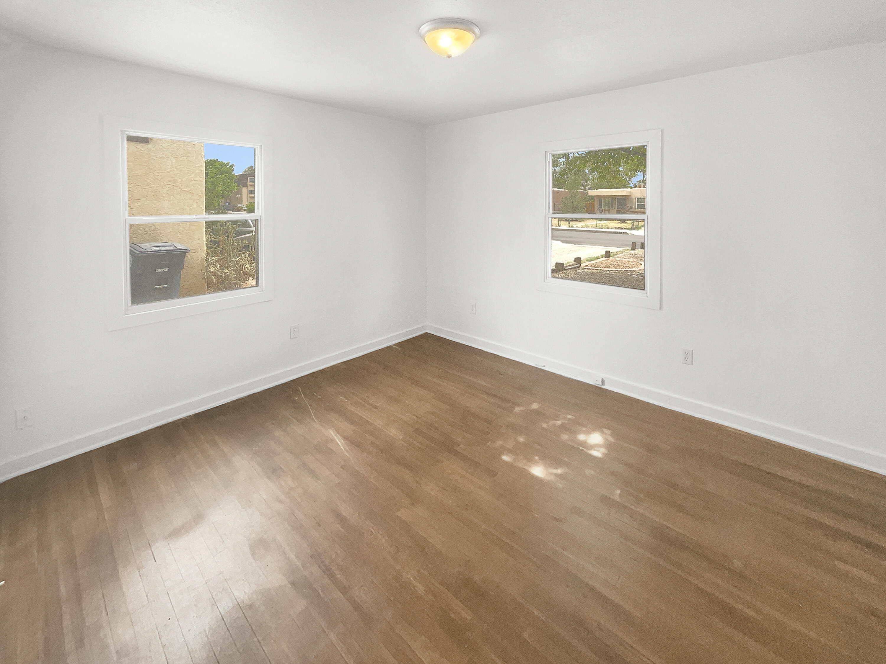 930 MADEIRA Drive SE