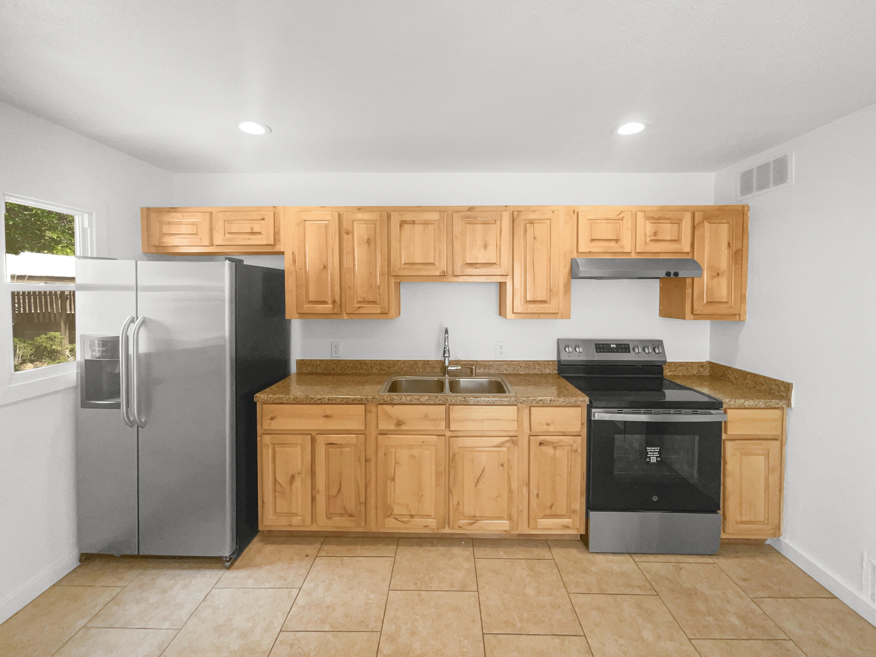 930 MADEIRA Drive SE