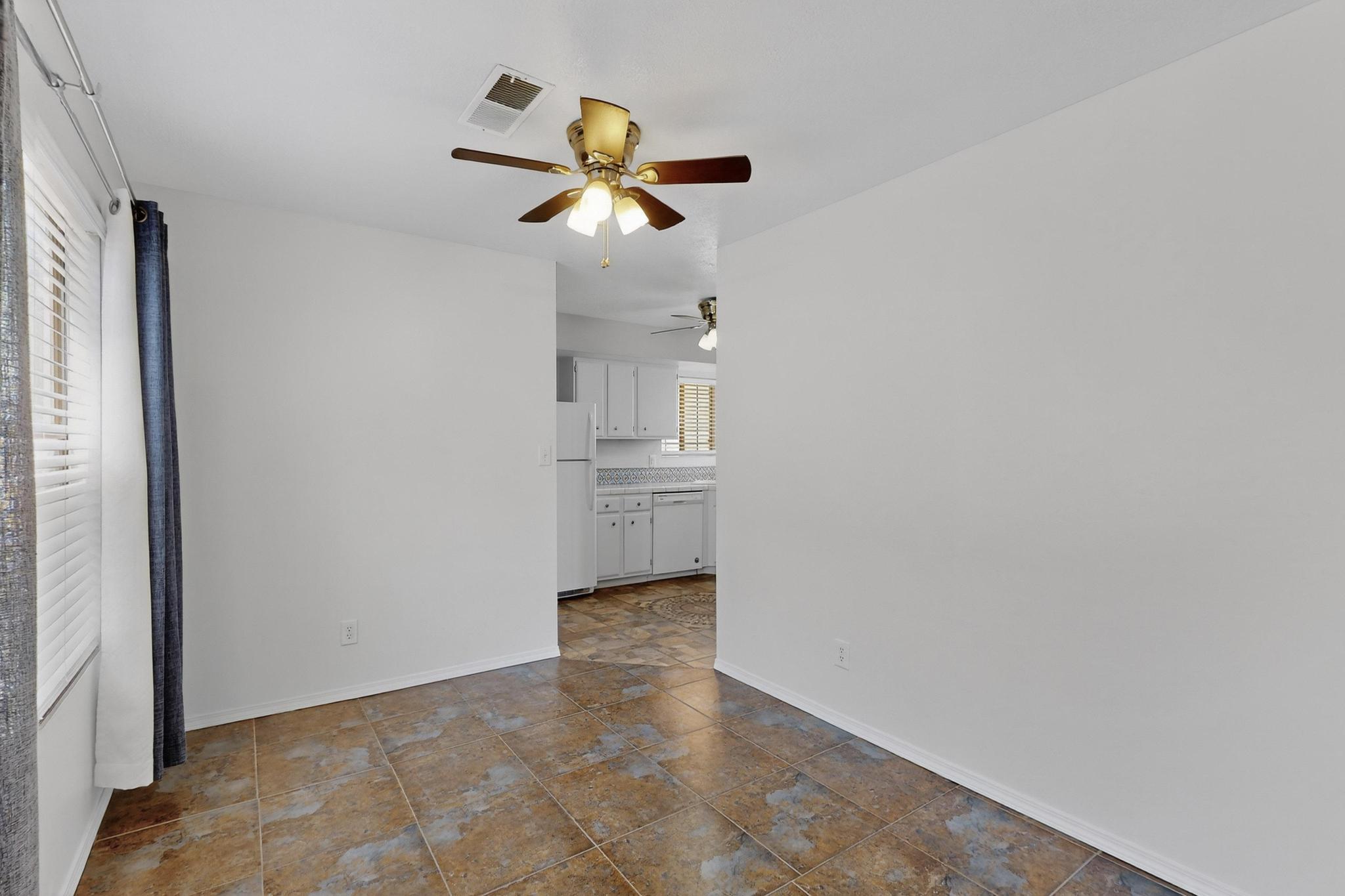 913 CHARLES Drive NE