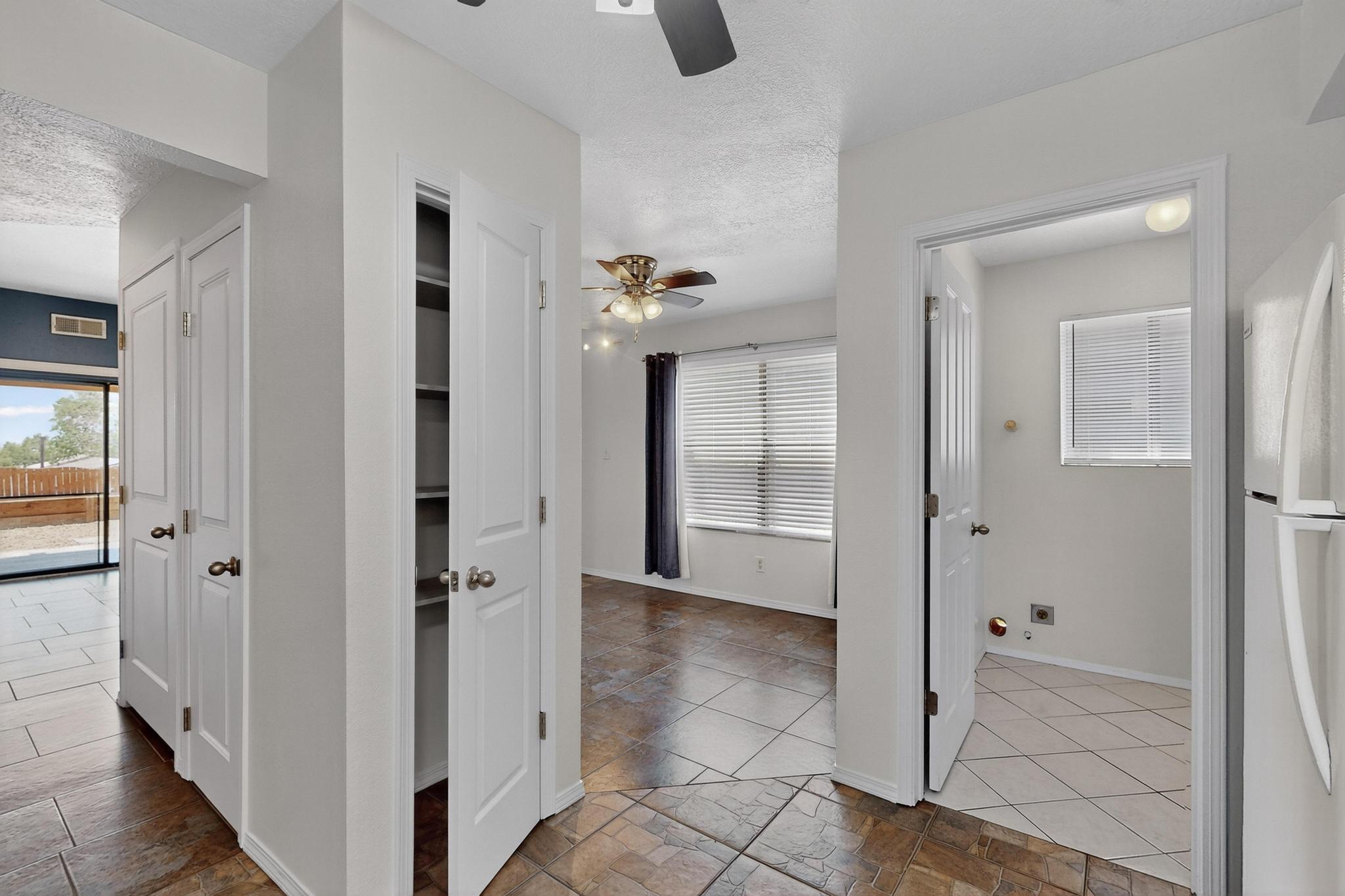 913 CHARLES Drive NE