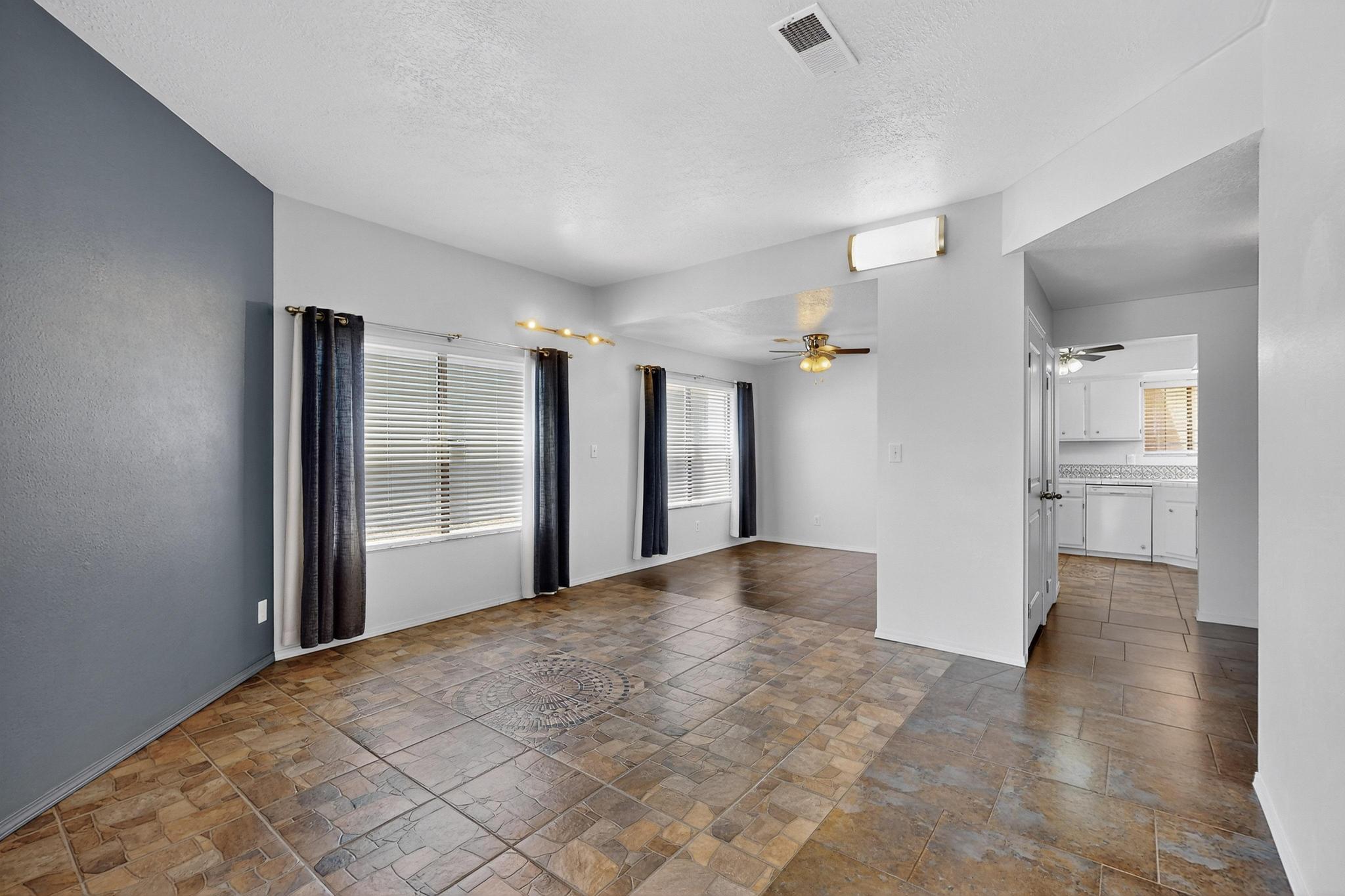 913 CHARLES Drive NE