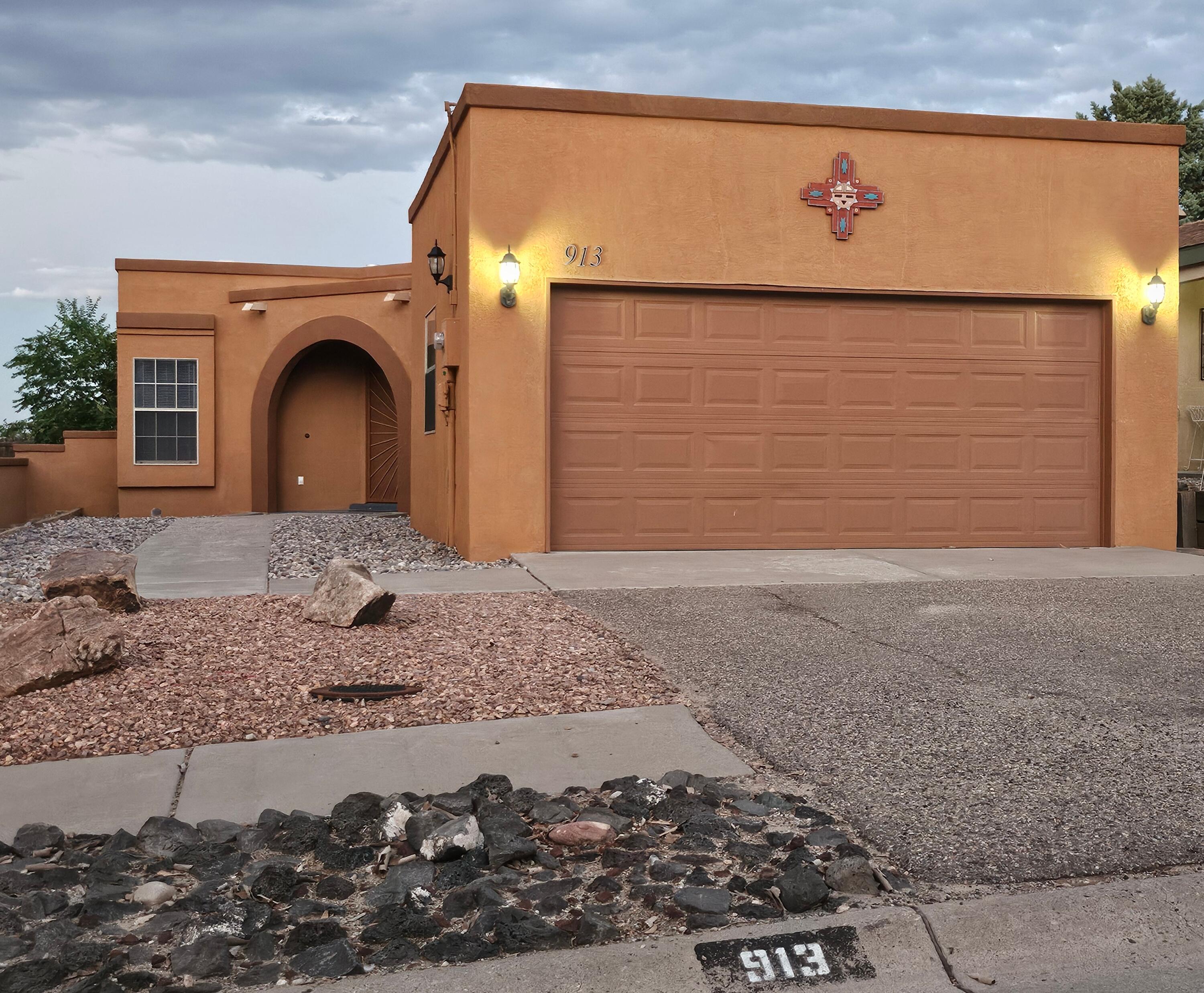 913 CHARLES Drive NE