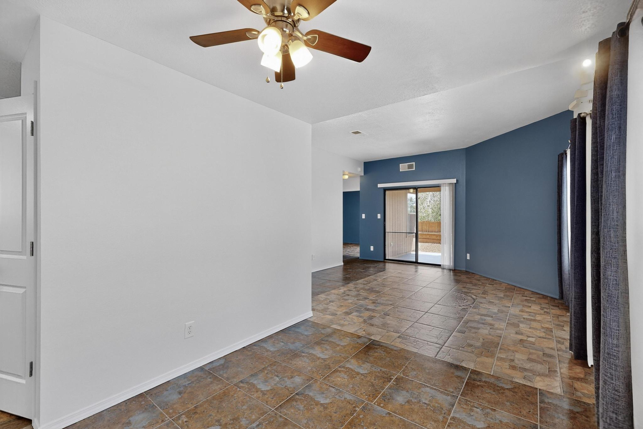 913 CHARLES Drive NE