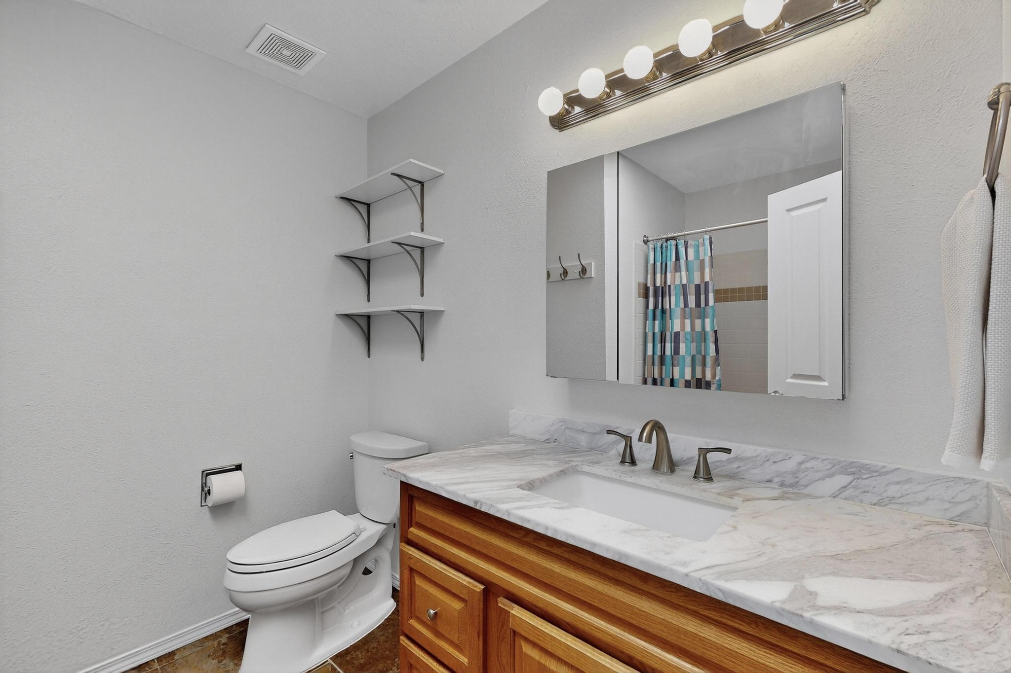 913 CHARLES Drive NE