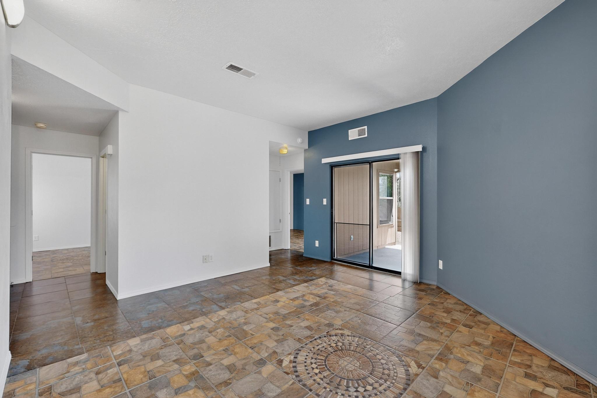 913 CHARLES Drive NE